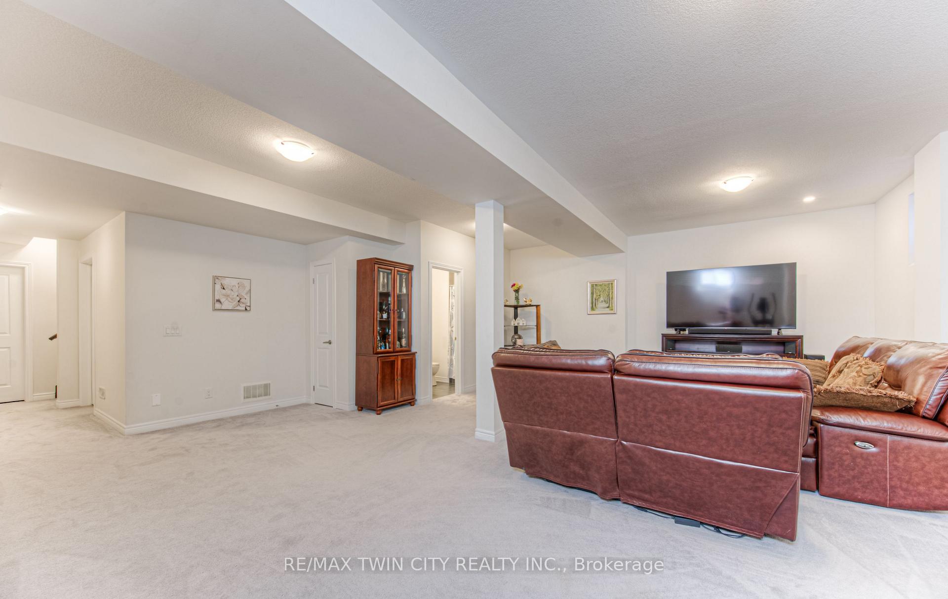Photo 28 of 39 Reistwood Drive, Kitchener — HOMEH