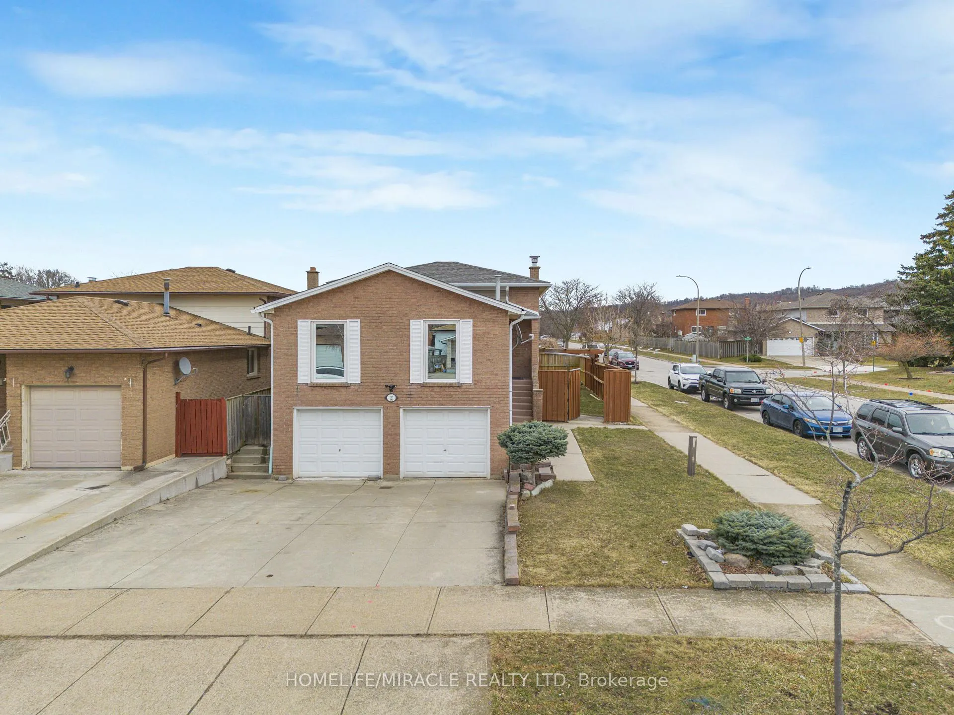 Photo 1 of 2 Envoy Boulevard, Hamilton, Stoney Creek — HOMEH