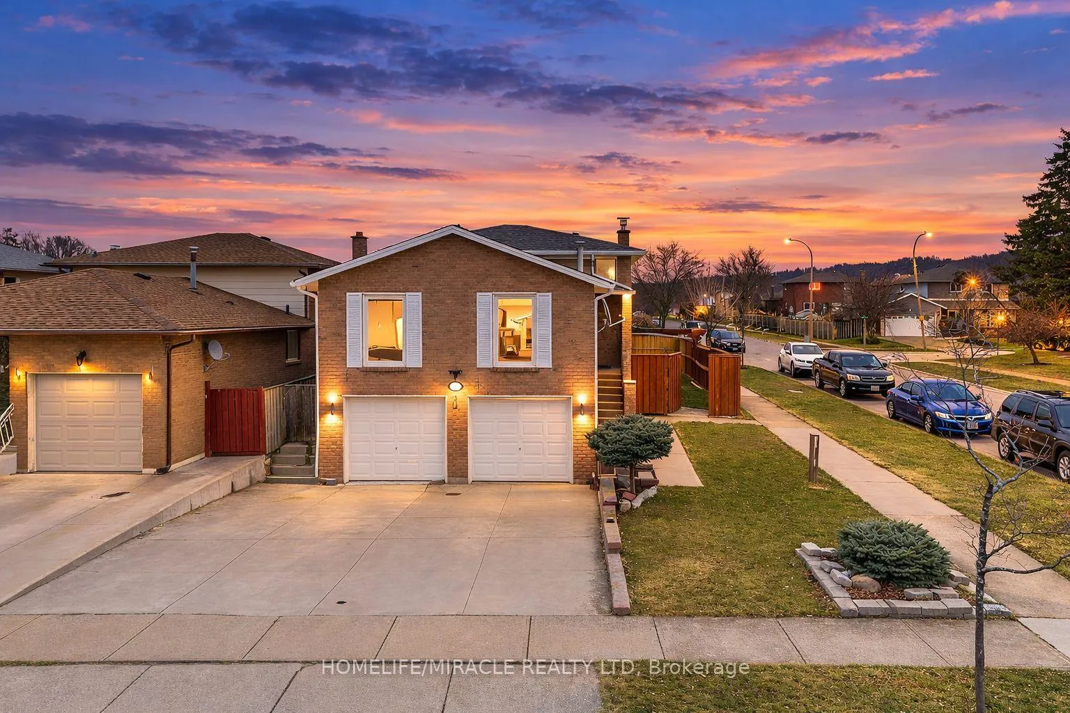 Photo 2 of 2 Envoy Boulevard, Hamilton, Stoney Creek — HOMEH