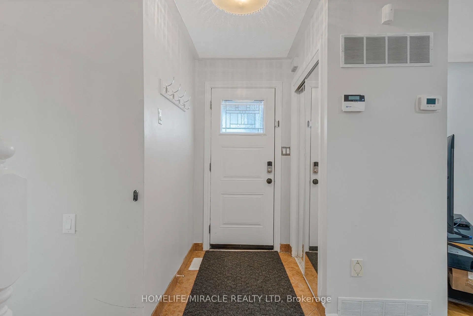 Photo 4 of 2 Envoy Boulevard, Hamilton, Stoney Creek — HOMEH