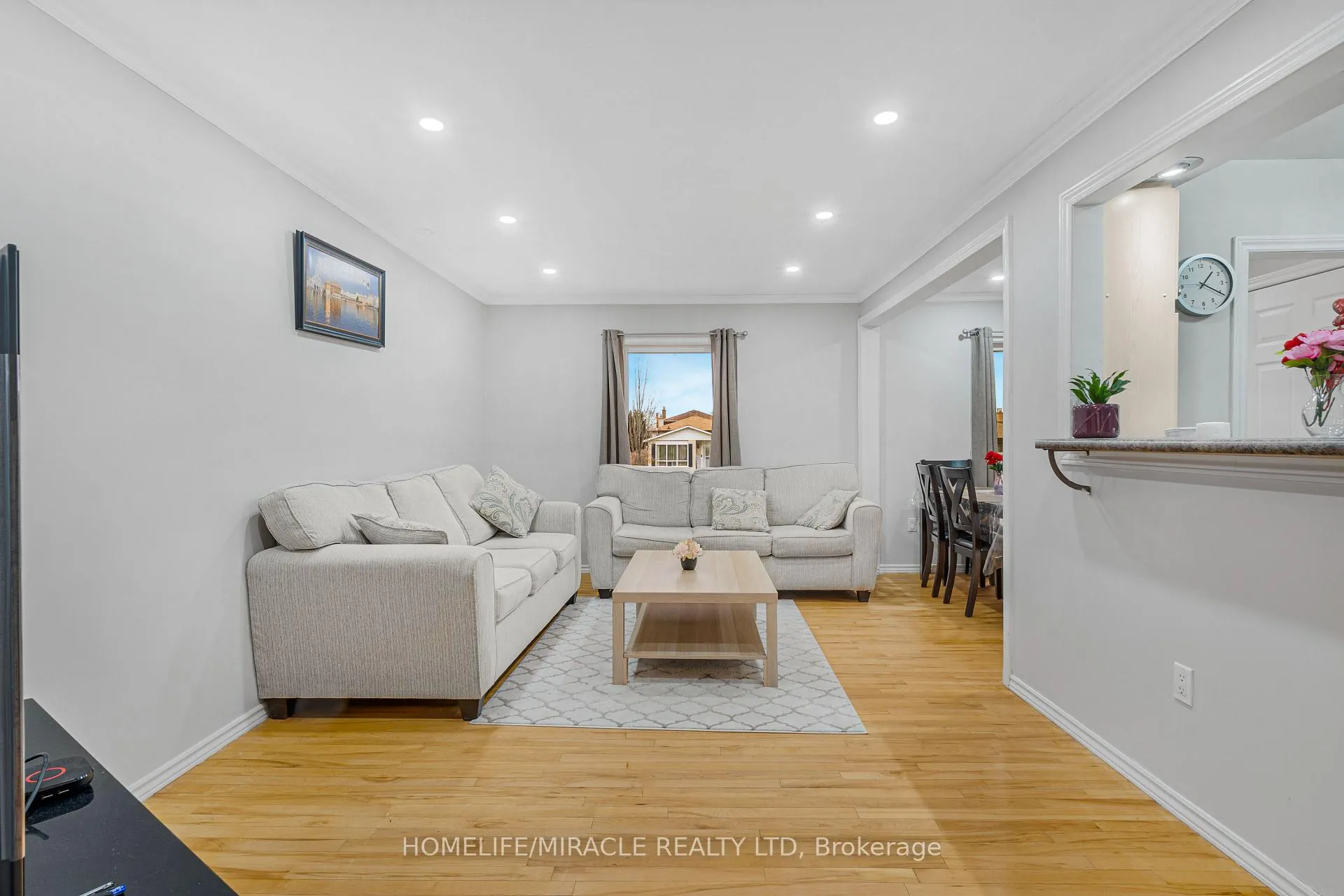 Photo 6 of 2 Envoy Boulevard, Hamilton, Stoney Creek — HOMEH