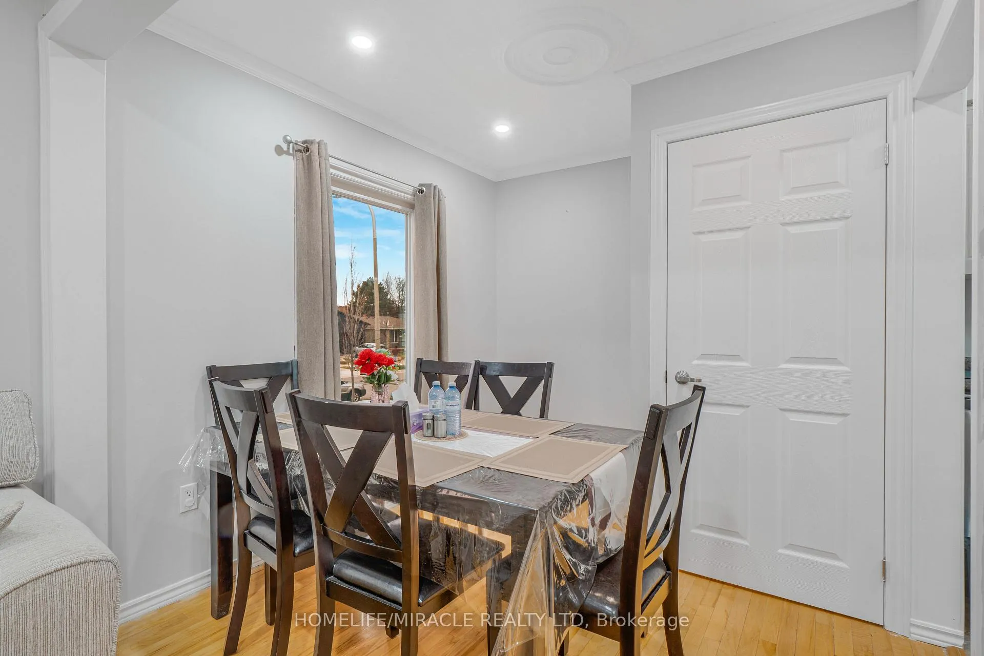 Photo 9 of 2 Envoy Boulevard, Hamilton, Stoney Creek — HOMEH