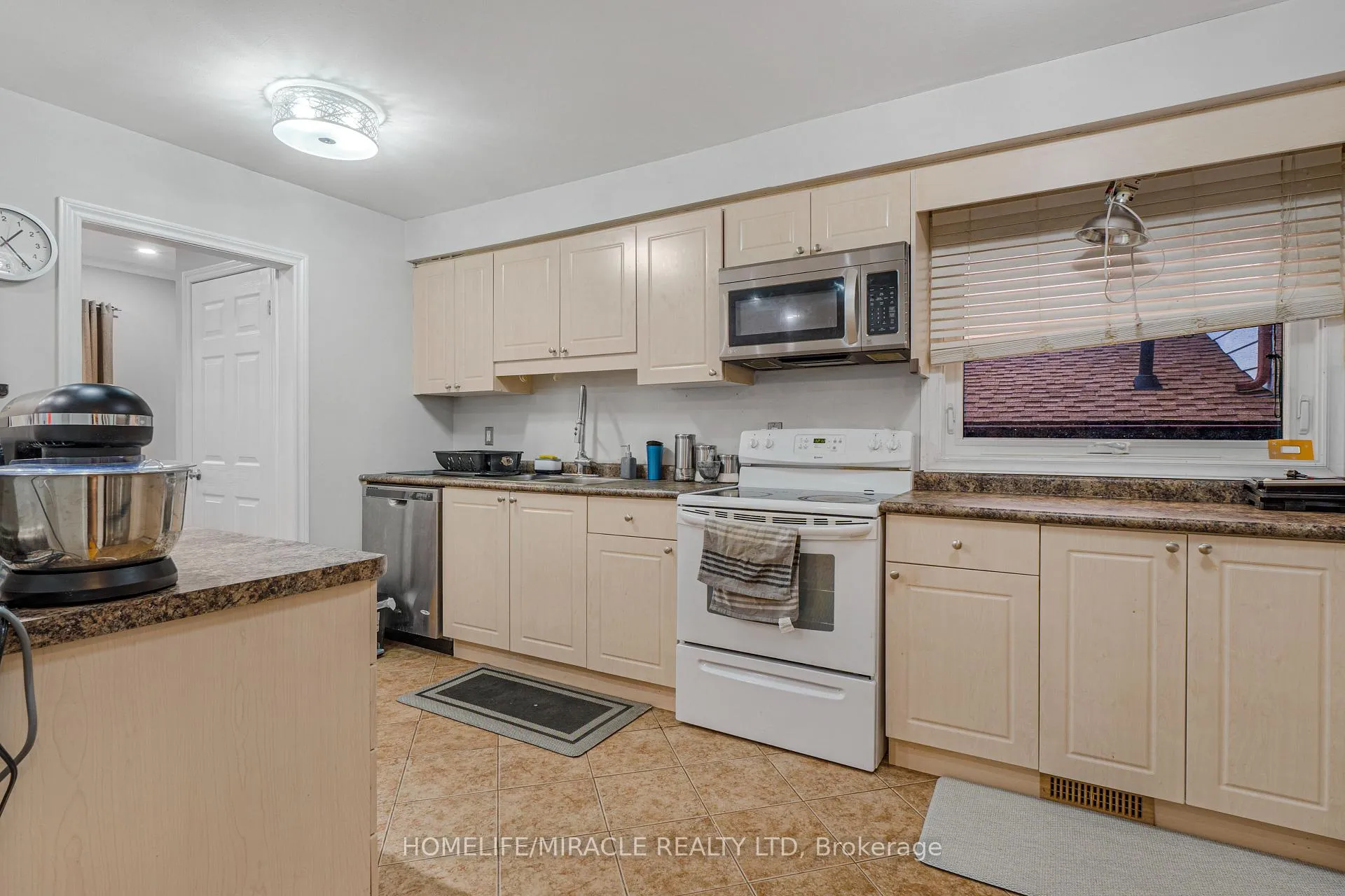 Photo 12 of 2 Envoy Boulevard, Hamilton, Stoney Creek — HOMEH