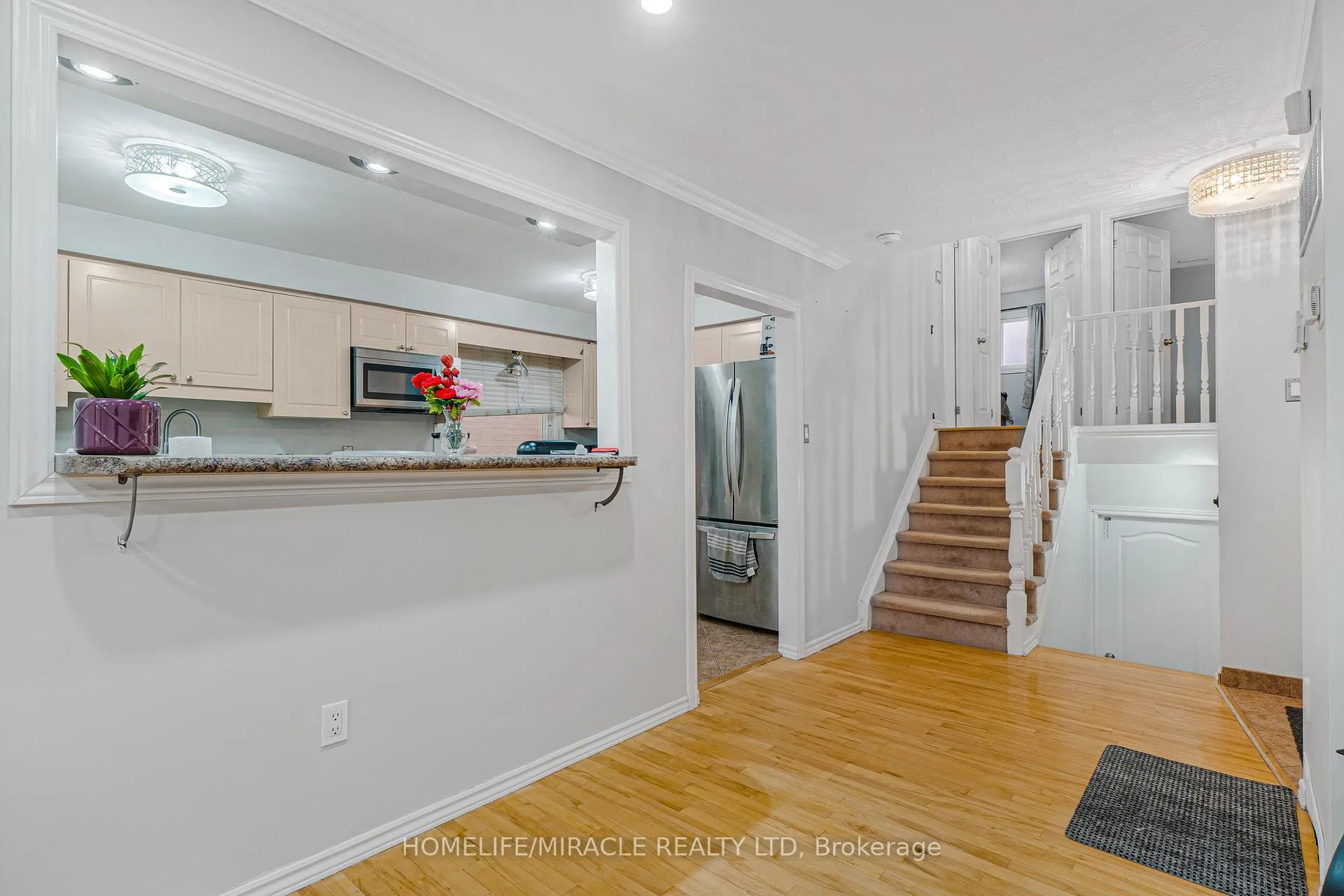 Photo 13 of 2 Envoy Boulevard, Hamilton, Stoney Creek — HOMEH