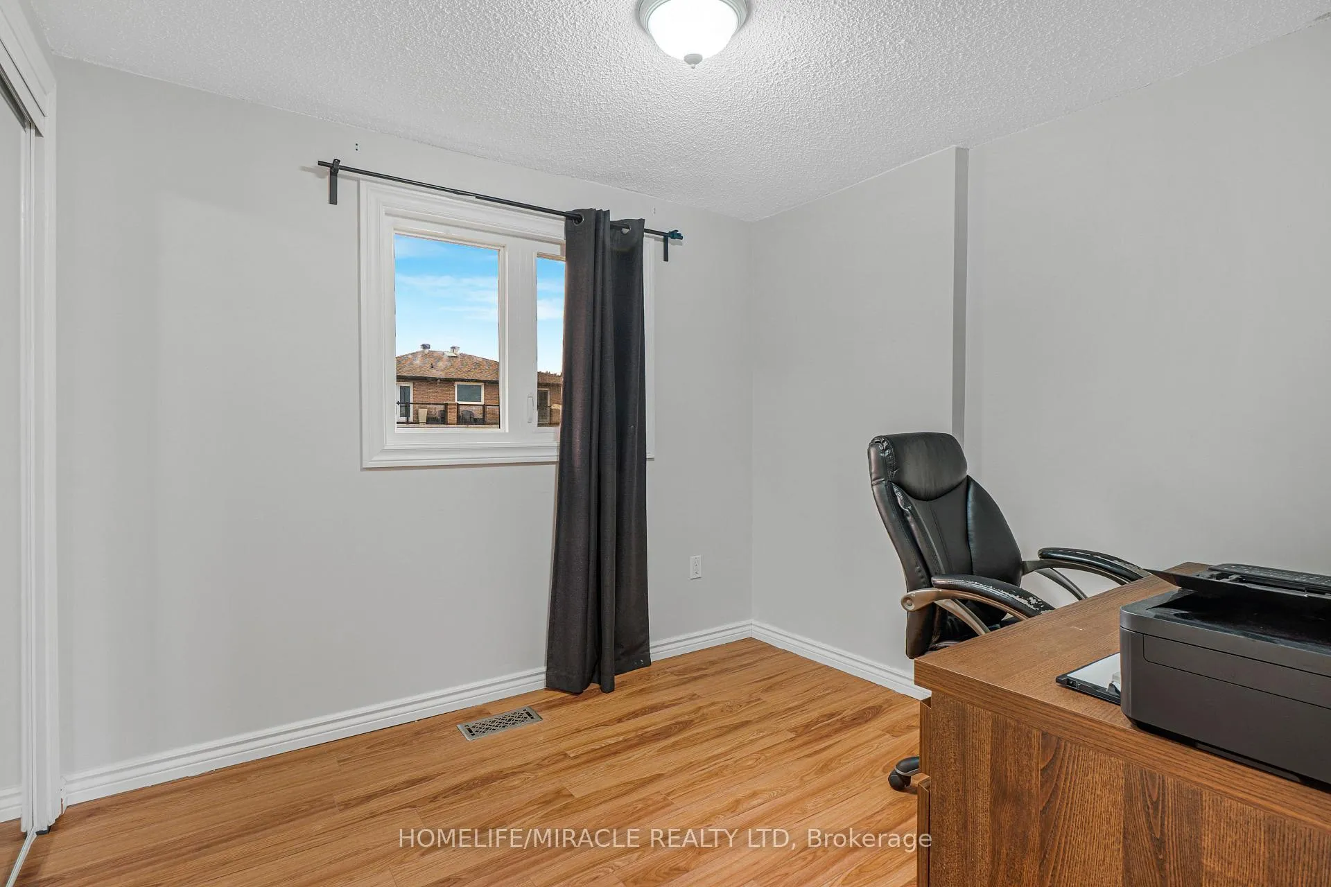 Photo 15 of 2 Envoy Boulevard, Hamilton, Stoney Creek — HOMEH