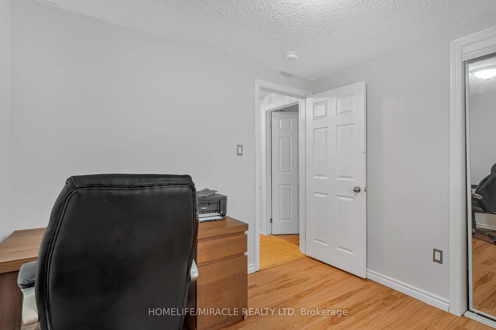 Photo 16 of 2 Envoy Boulevard, Hamilton, Stoney Creek — HOMEH