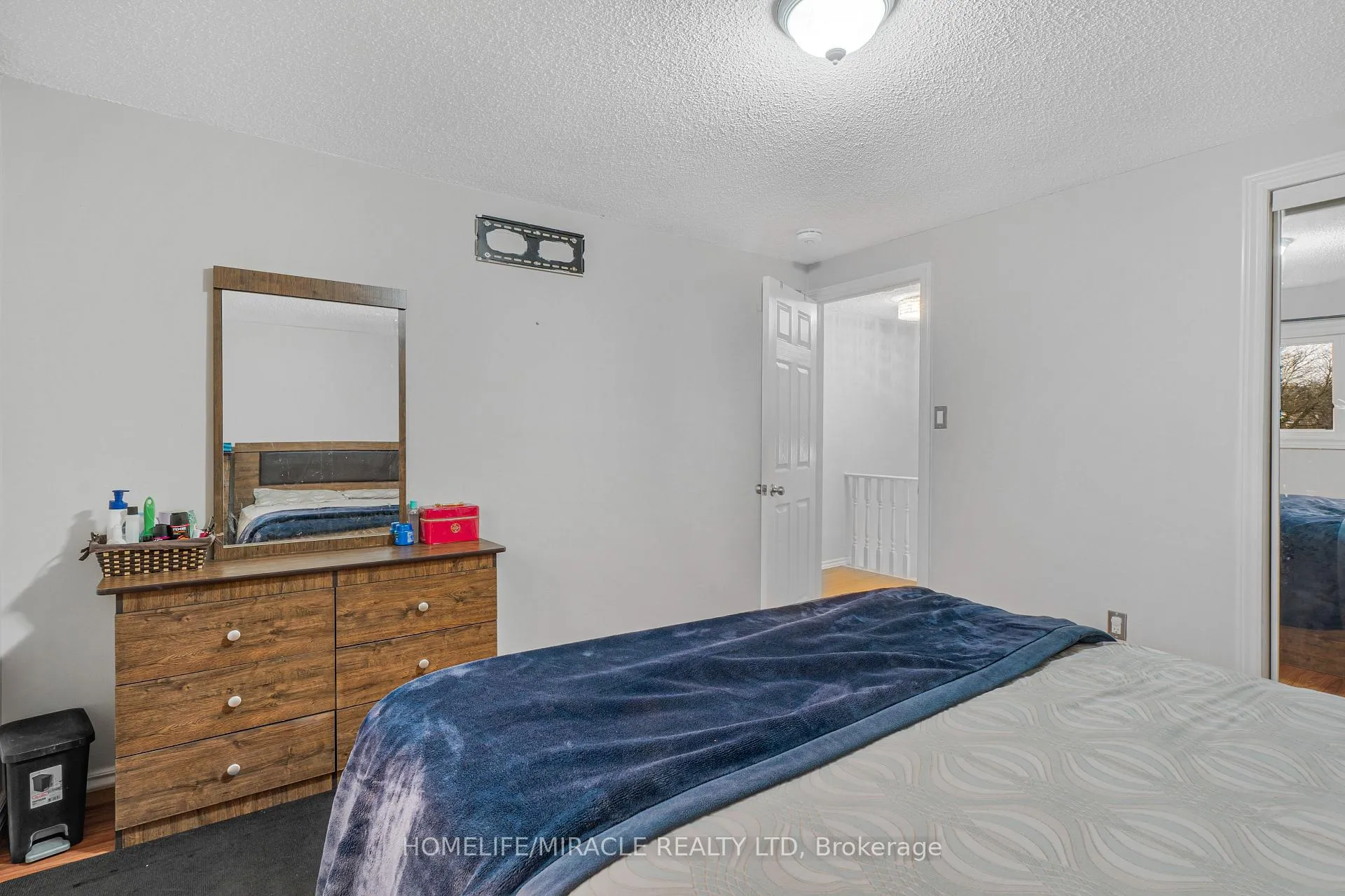 Photo 20 of 2 Envoy Boulevard, Hamilton, Stoney Creek — HOMEH