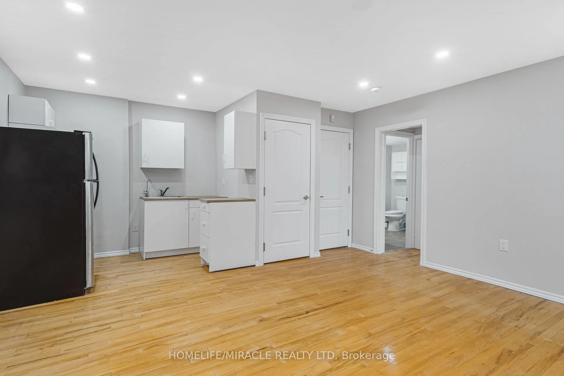 Photo 27 of 2 Envoy Boulevard, Hamilton, Stoney Creek — HOMEH