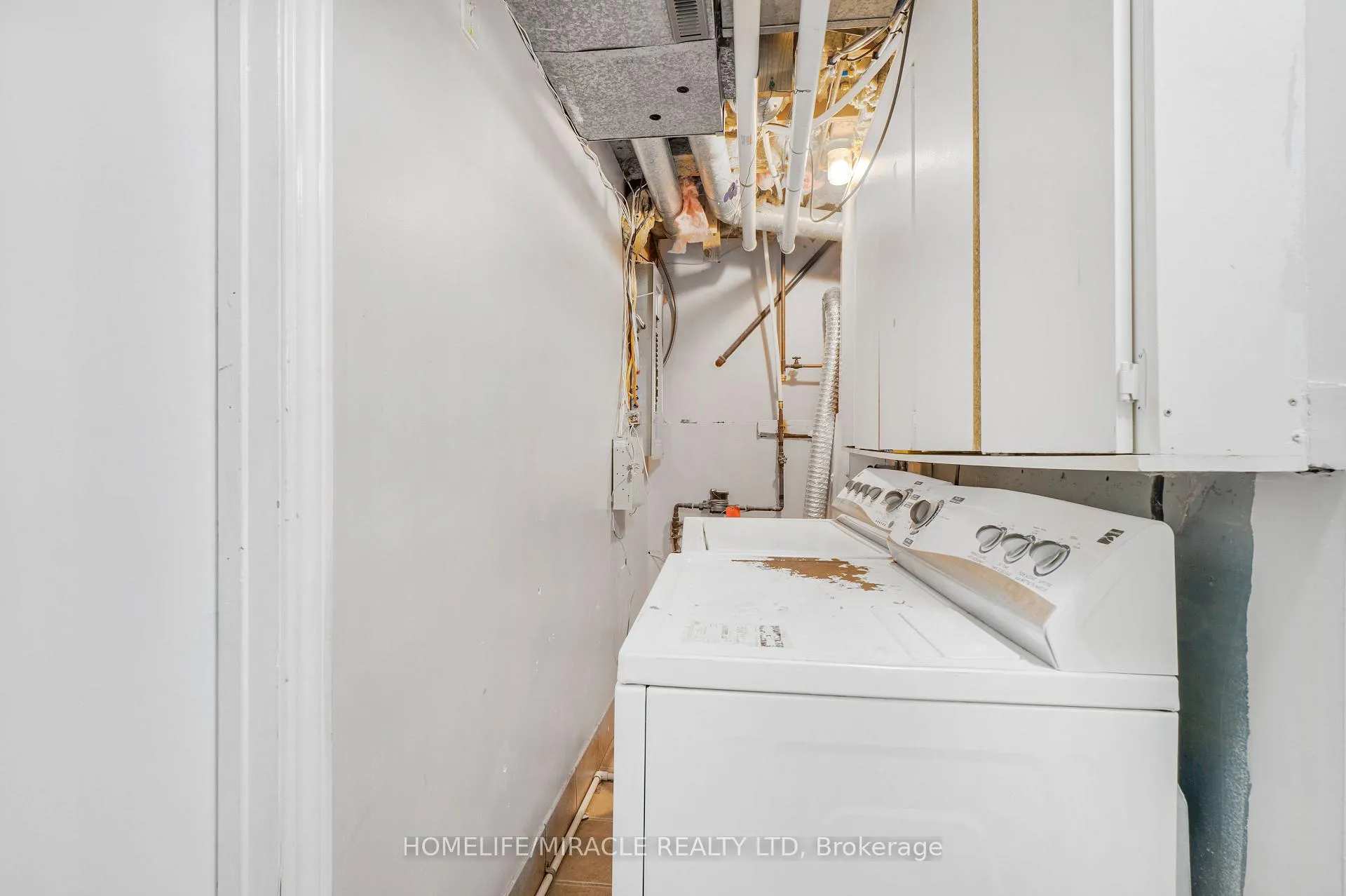 Photo 29 of 2 Envoy Boulevard, Hamilton, Stoney Creek — HOMEH