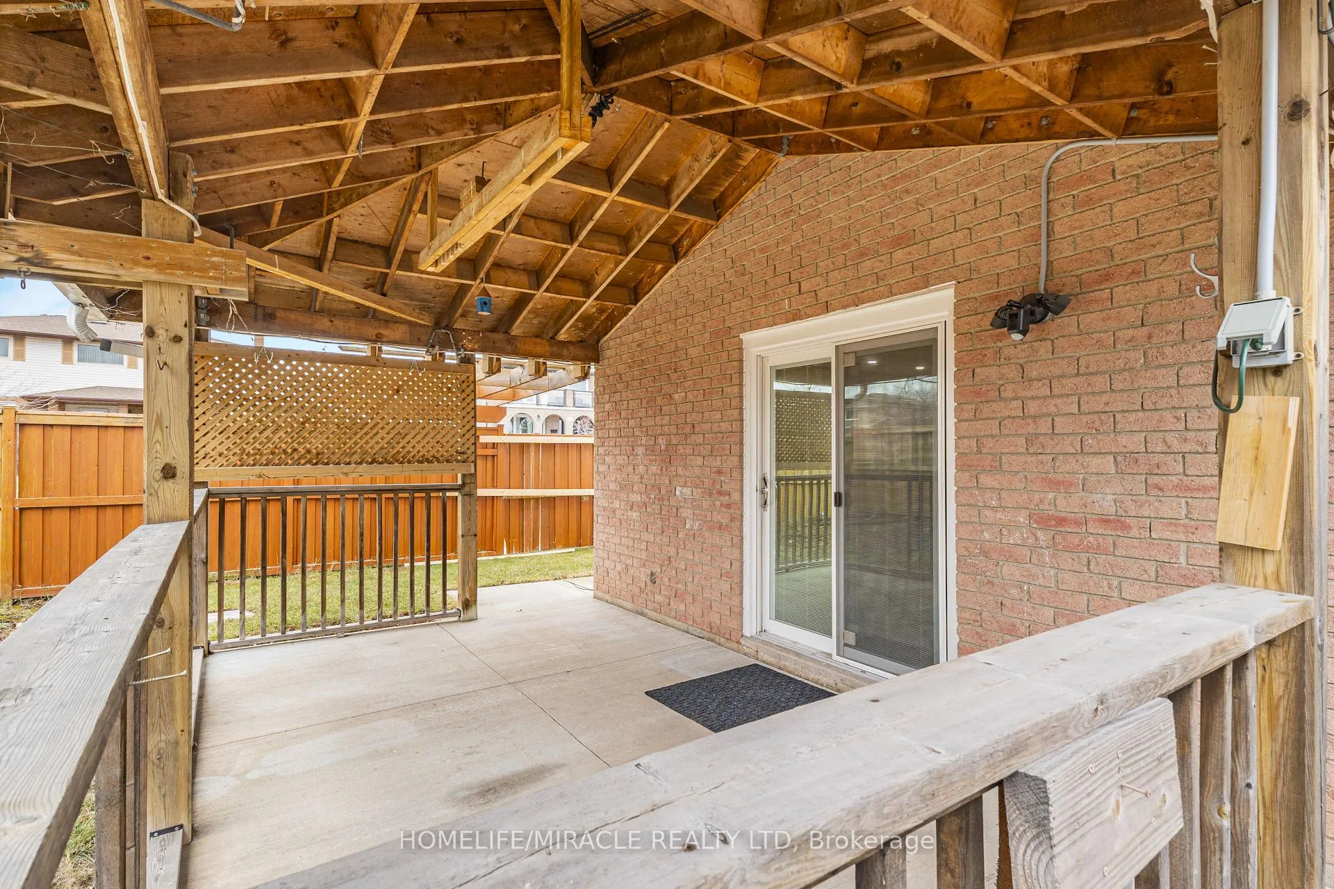 Photo 32 of 2 Envoy Boulevard, Hamilton, Stoney Creek — HOMEH