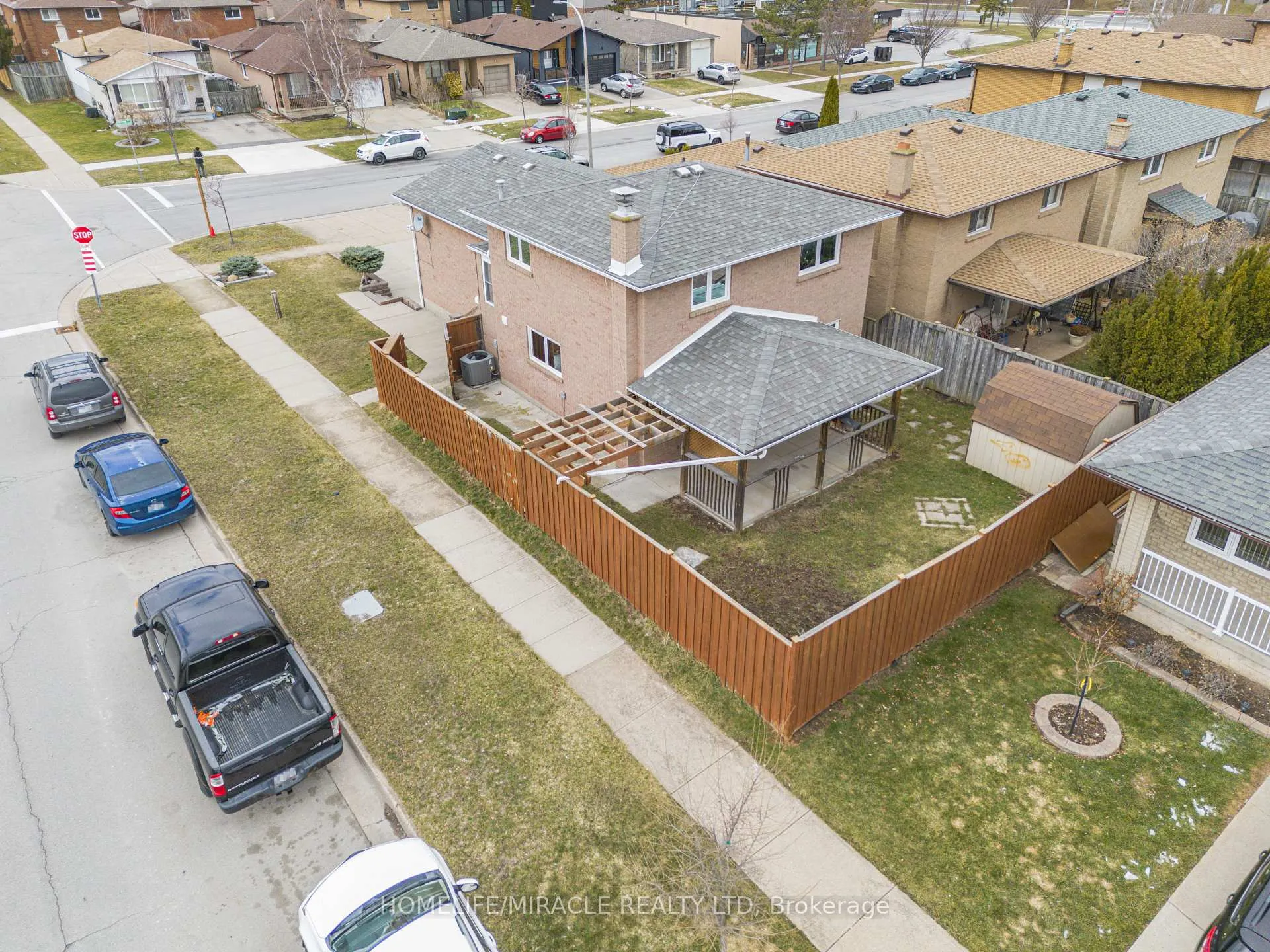 Photo 35 of 2 Envoy Boulevard, Hamilton, Stoney Creek — HOMEH