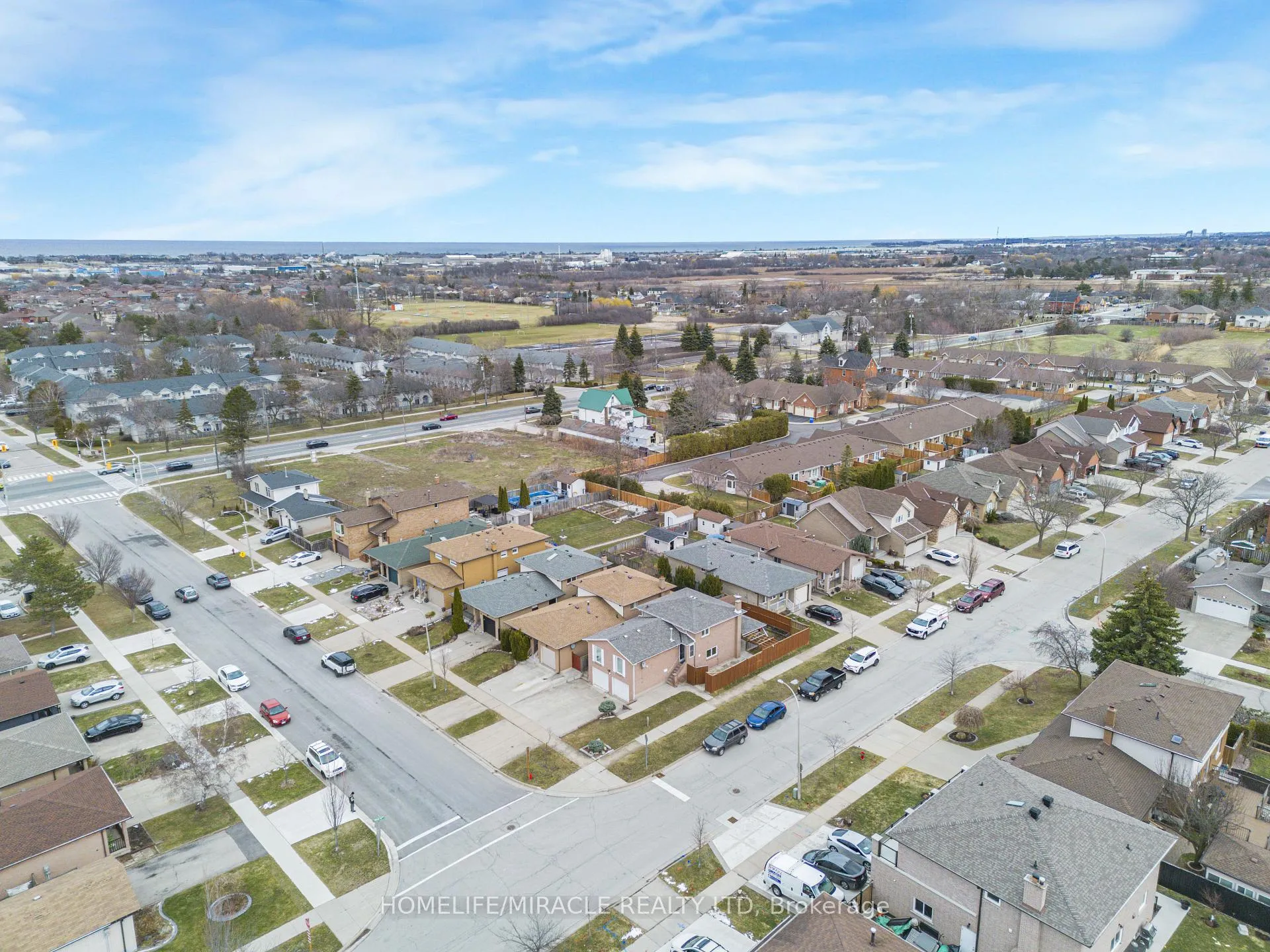 Photo 36 of 2 Envoy Boulevard, Hamilton, Stoney Creek — HOMEH