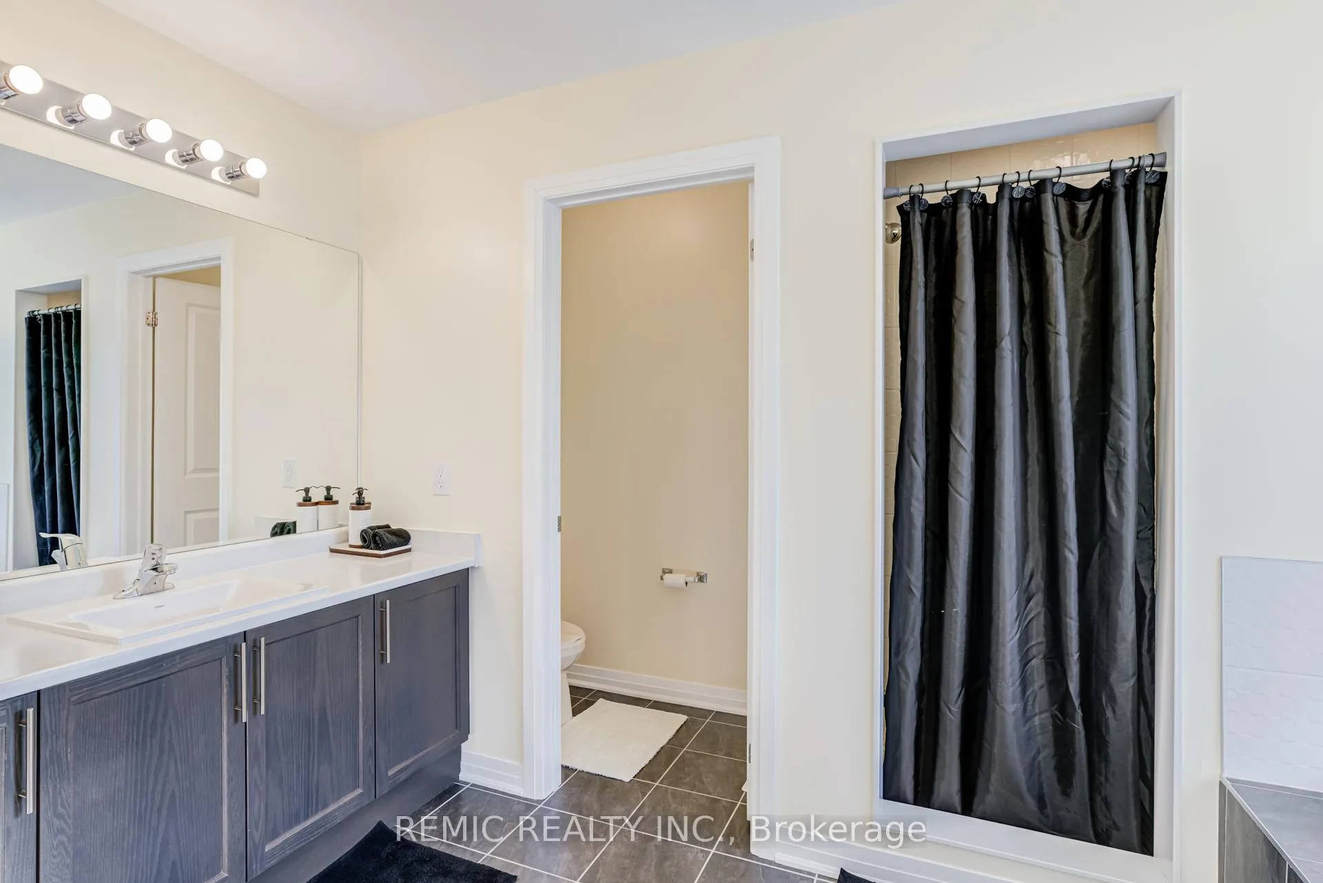 Photo 19 of 36 Sailors Landing, Clarington, Bowmanville — HOMEH