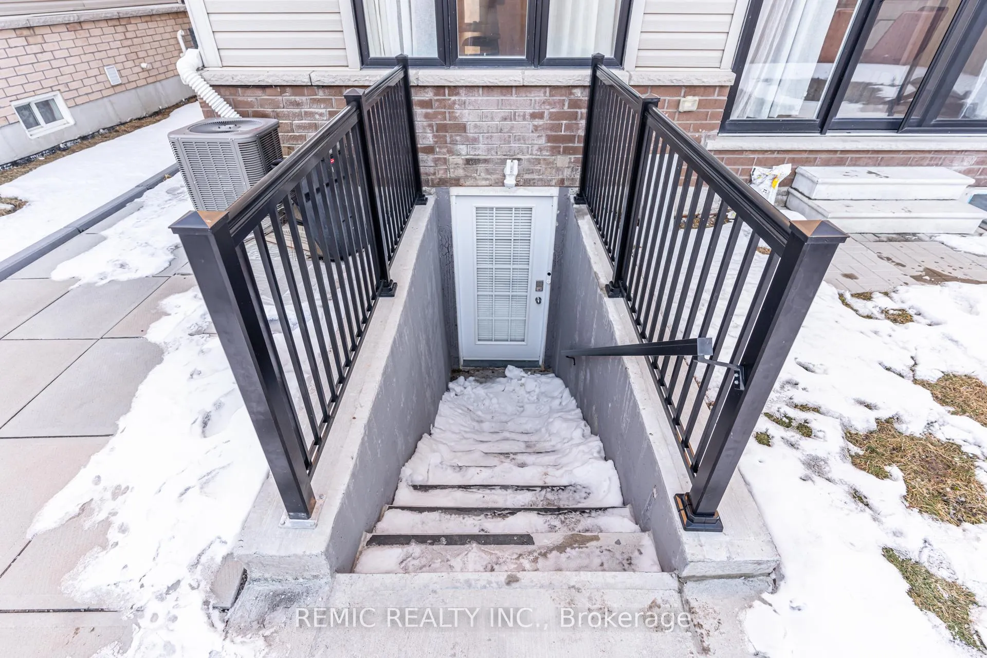 Photo 27 of 36 Sailors Landing, Clarington, Bowmanville — HOMEH