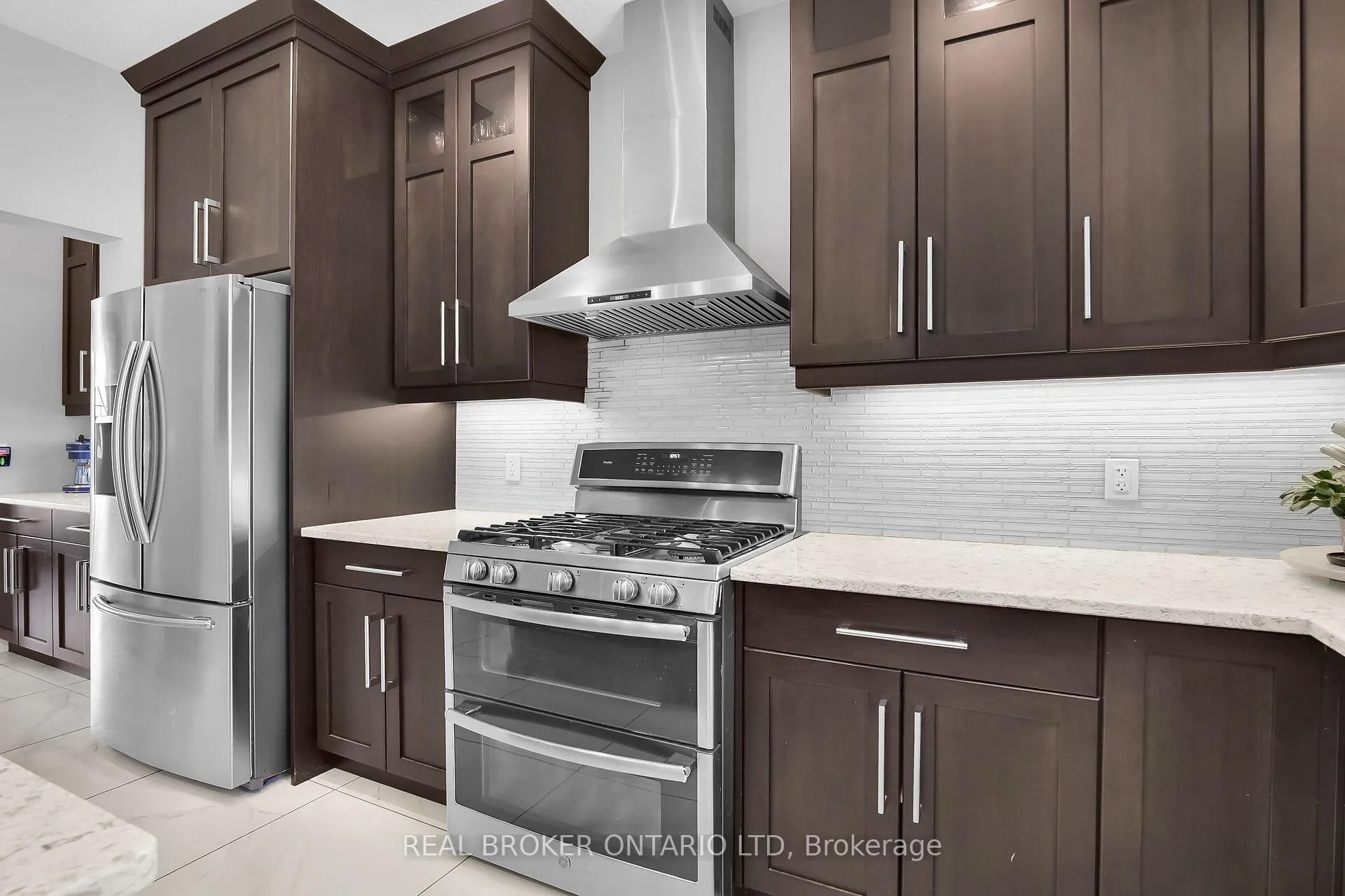 Photo 10 of 27 Glenwood Street, St. Thomas — HOMEH