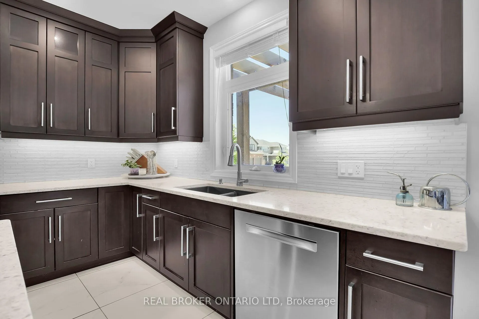 Photo 11 of 27 Glenwood Street, St. Thomas — HOMEH