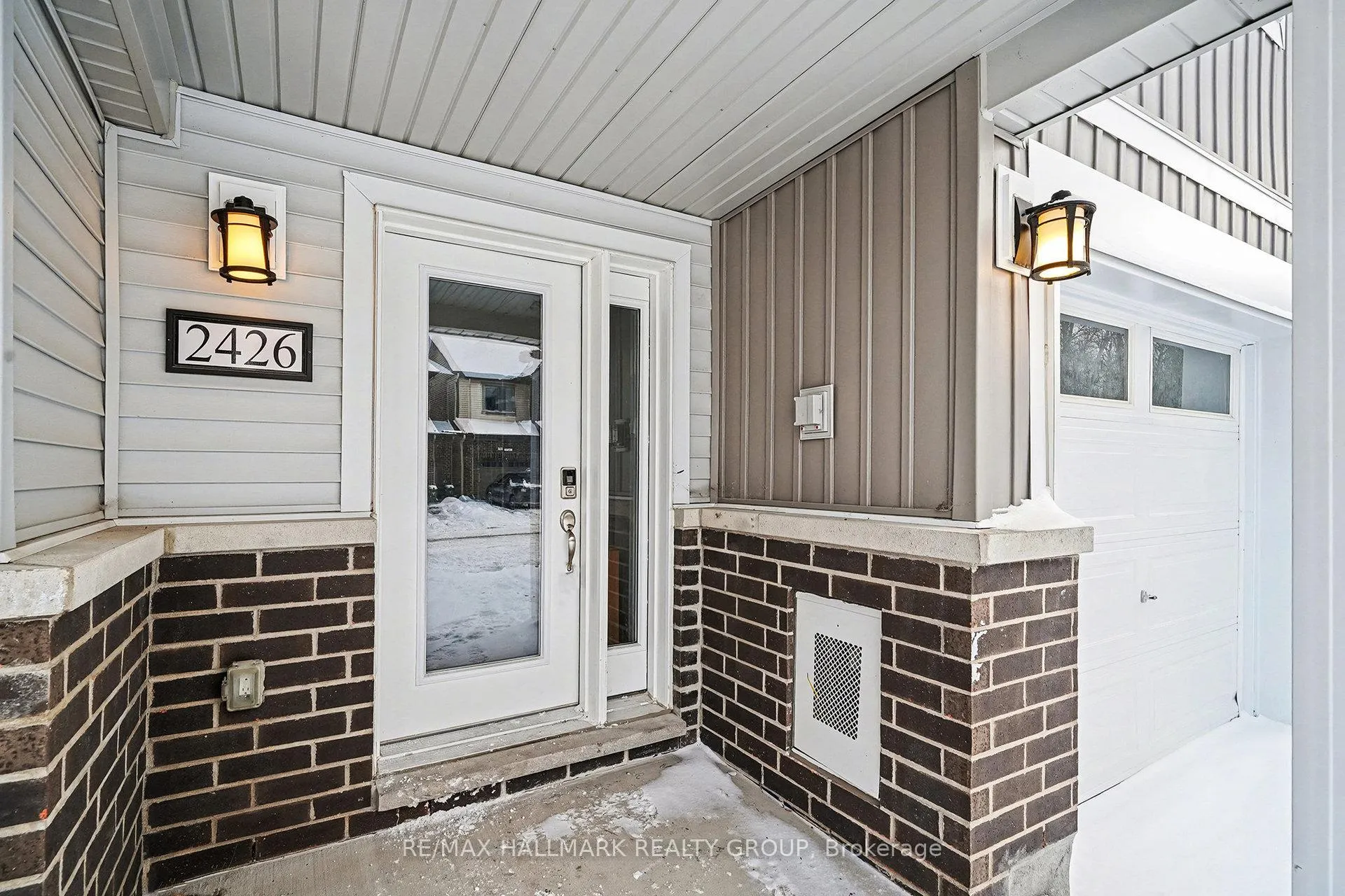 Photo 4 of 2426 Watercolours Way, Ottawa, Barrhaven - Half Moon Bay — HOMEH