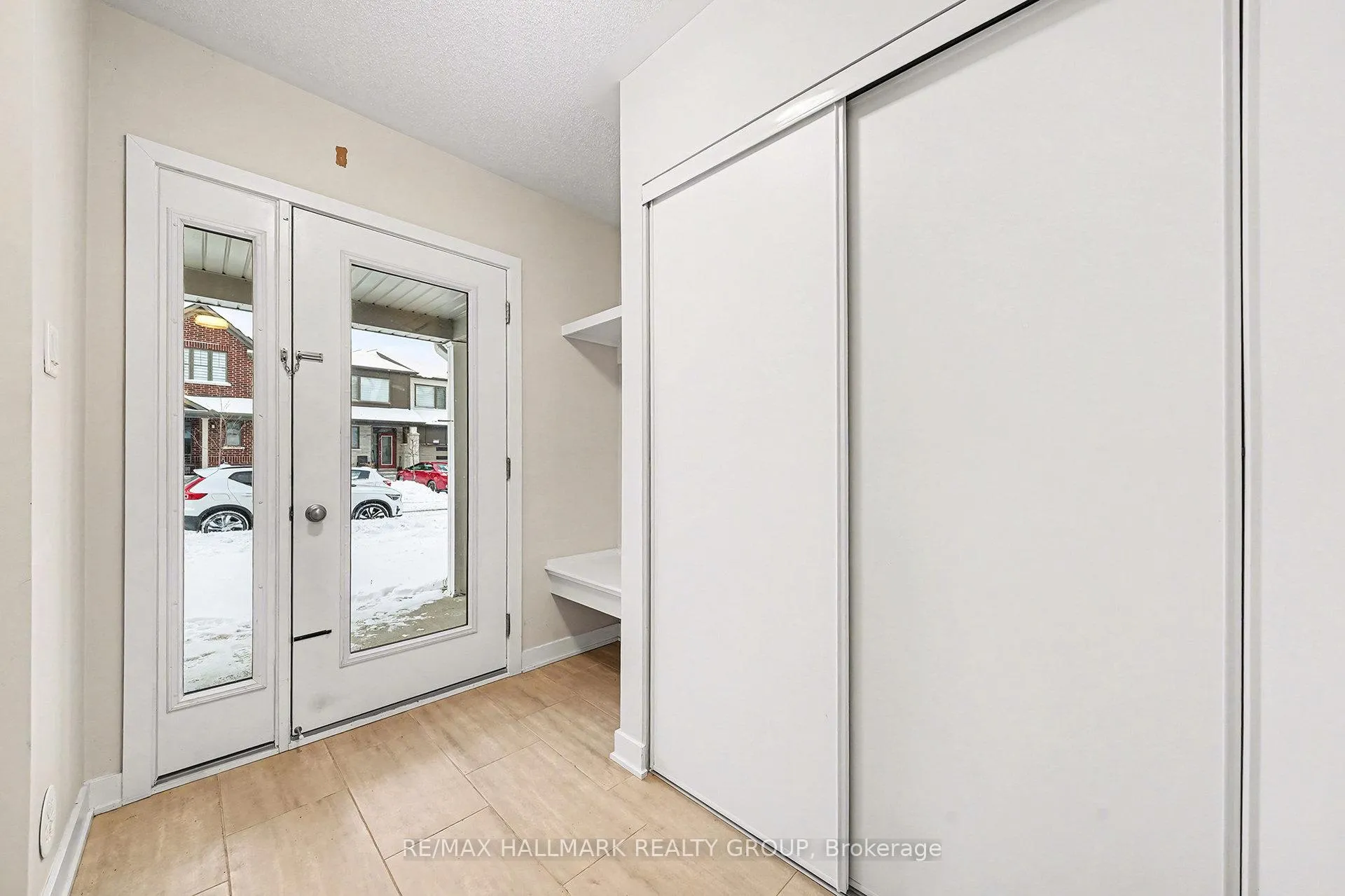 Photo 5 of 2426 Watercolours Way, Ottawa, Barrhaven - Half Moon Bay — HOMEH