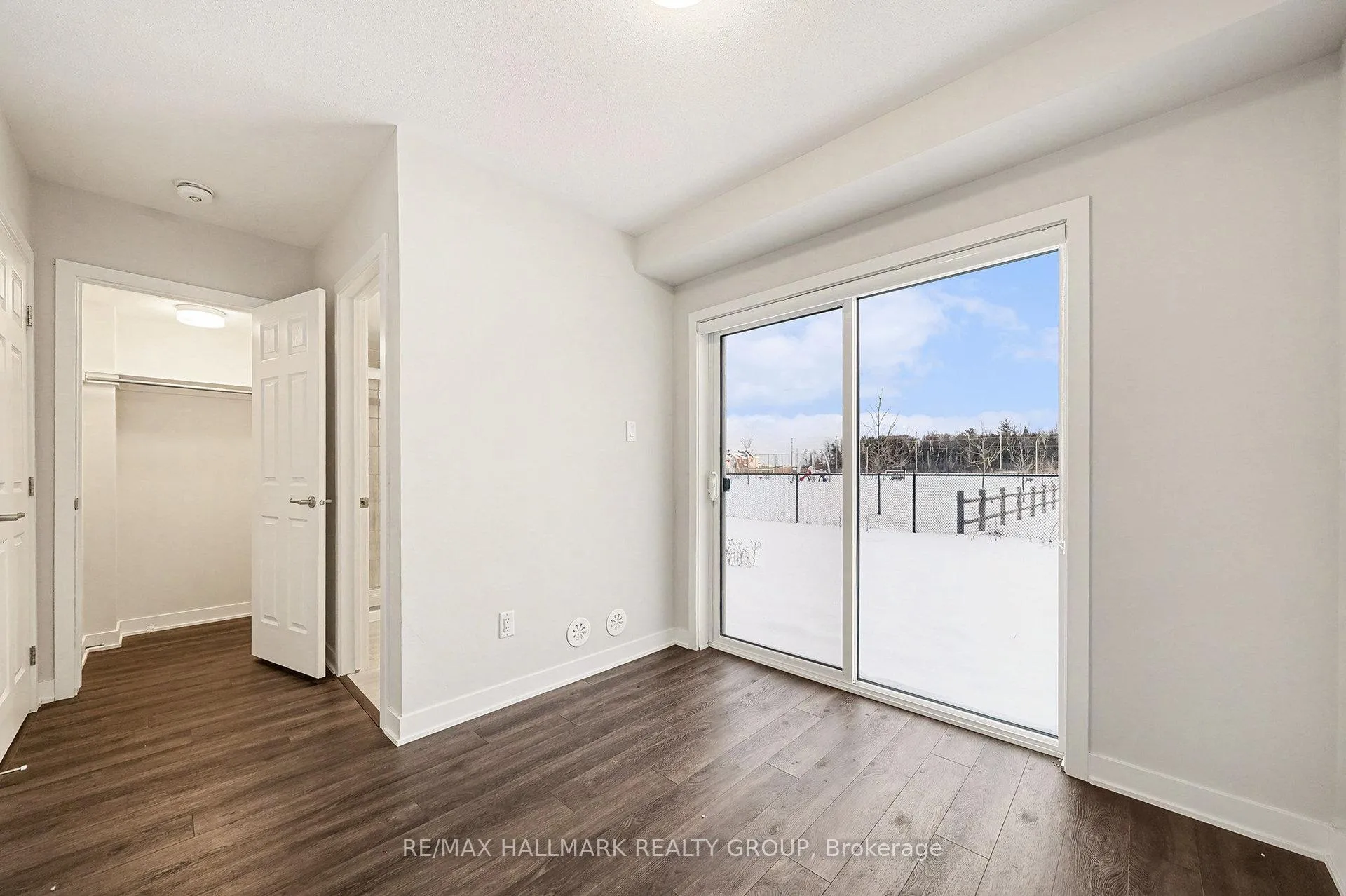 Photo 7 of 2426 Watercolours Way, Ottawa, Barrhaven - Half Moon Bay — HOMEH
