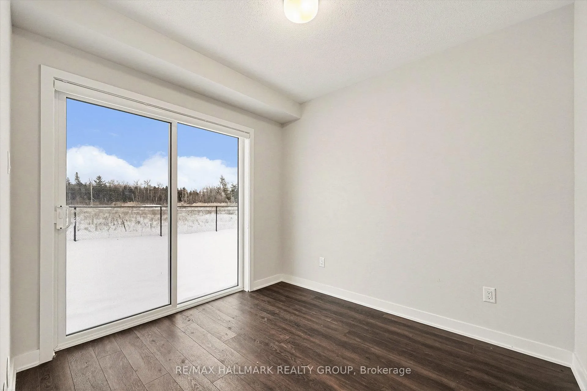 Photo 8 of 2426 Watercolours Way, Ottawa, Barrhaven - Half Moon Bay — HOMEH
