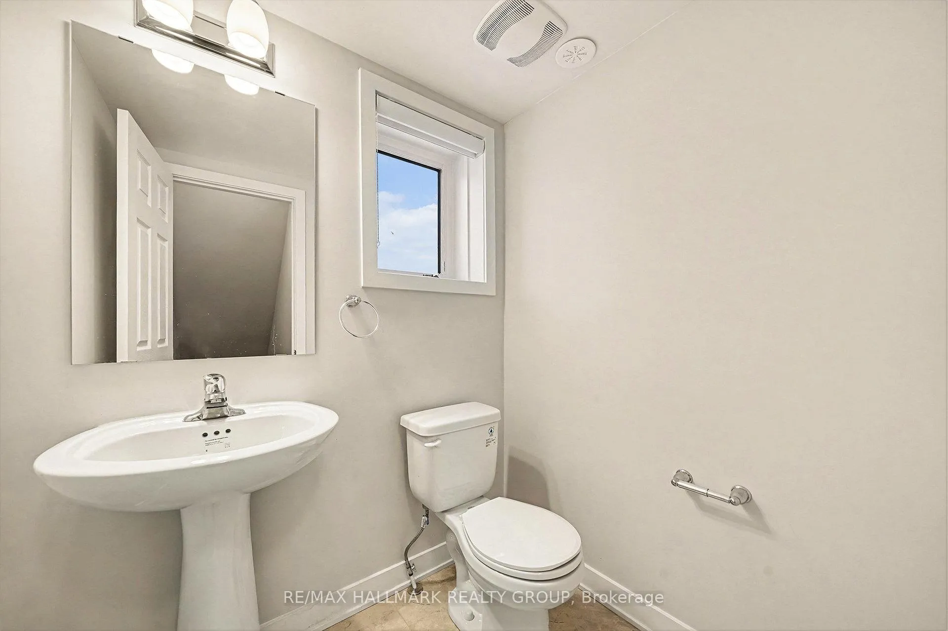 Photo 10 of 2426 Watercolours Way, Ottawa, Barrhaven - Half Moon Bay — HOMEH