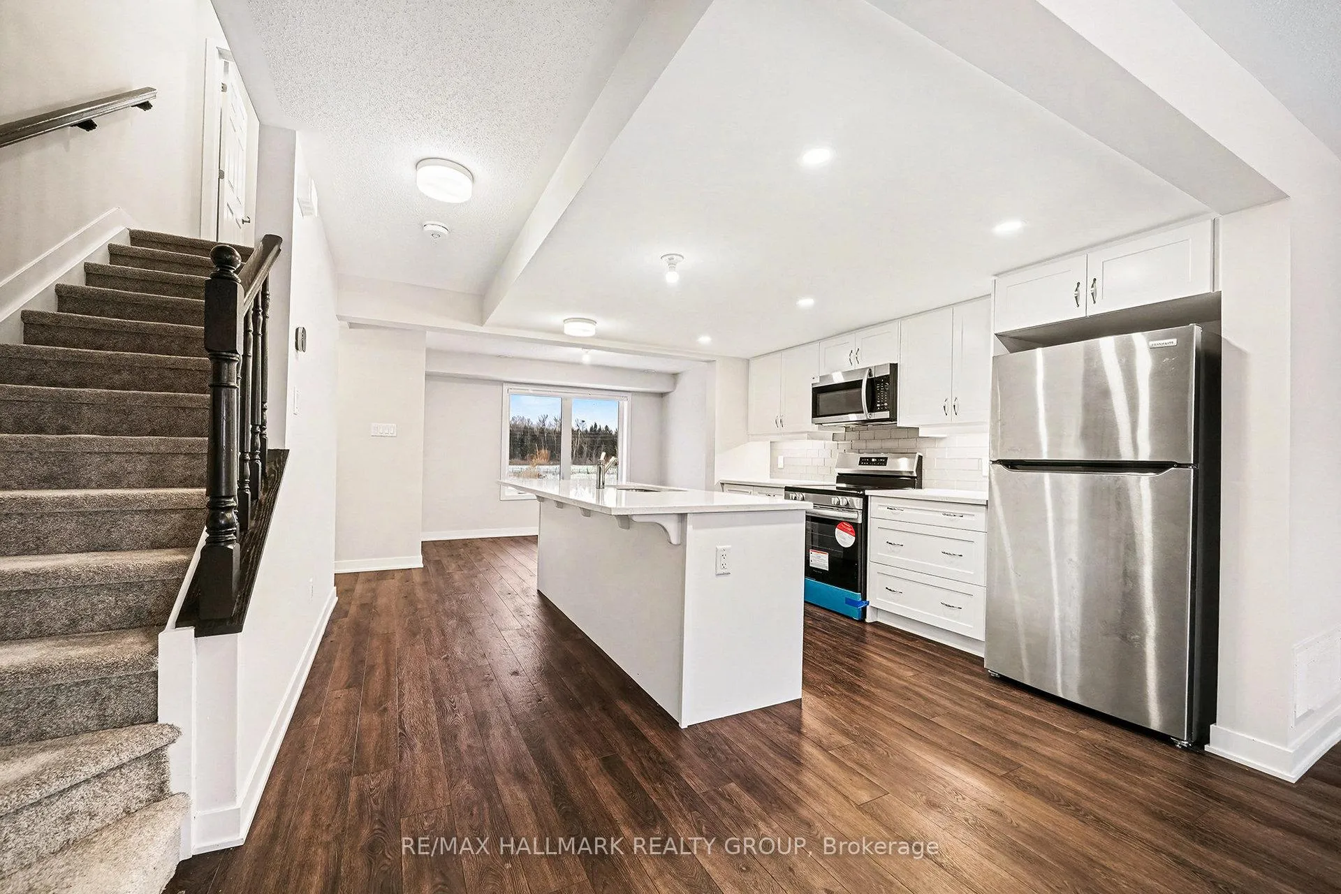 Photo 13 of 2426 Watercolours Way, Ottawa, Barrhaven - Half Moon Bay — HOMEH