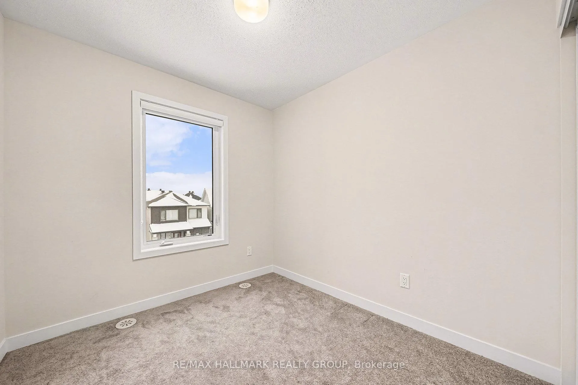Photo 18 of 2426 Watercolours Way, Ottawa, Barrhaven - Half Moon Bay — HOMEH