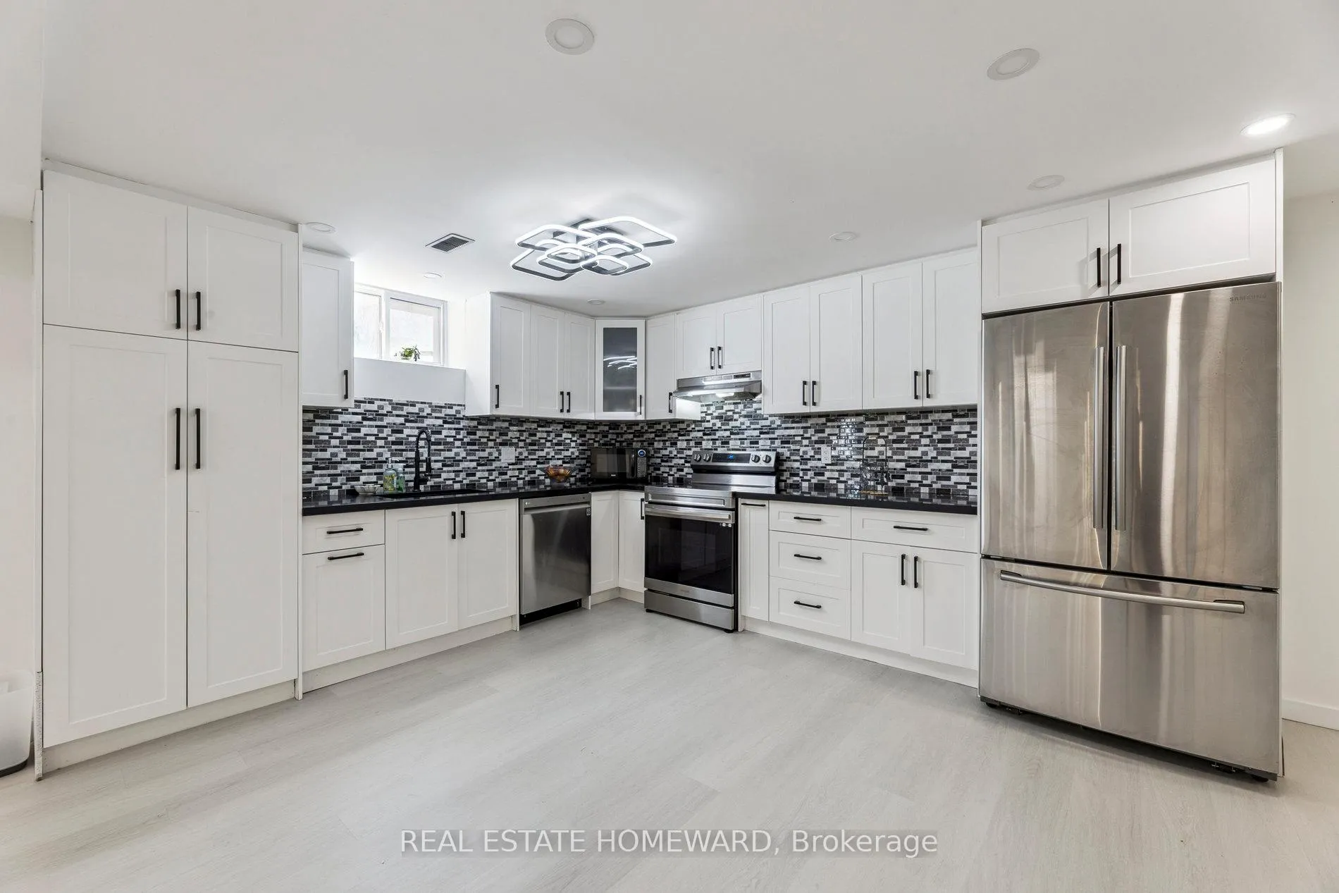 Photo 38 of 1556 Oakburn Street, Pickering, Highbush — HOMEH