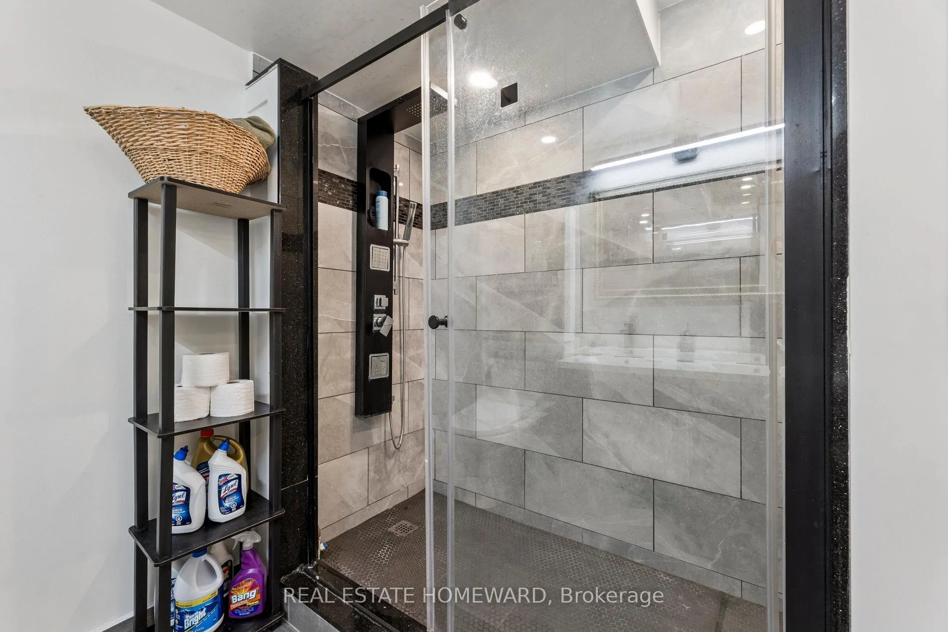 Photo 44 of 1556 Oakburn Street, Pickering, Highbush — HOMEH