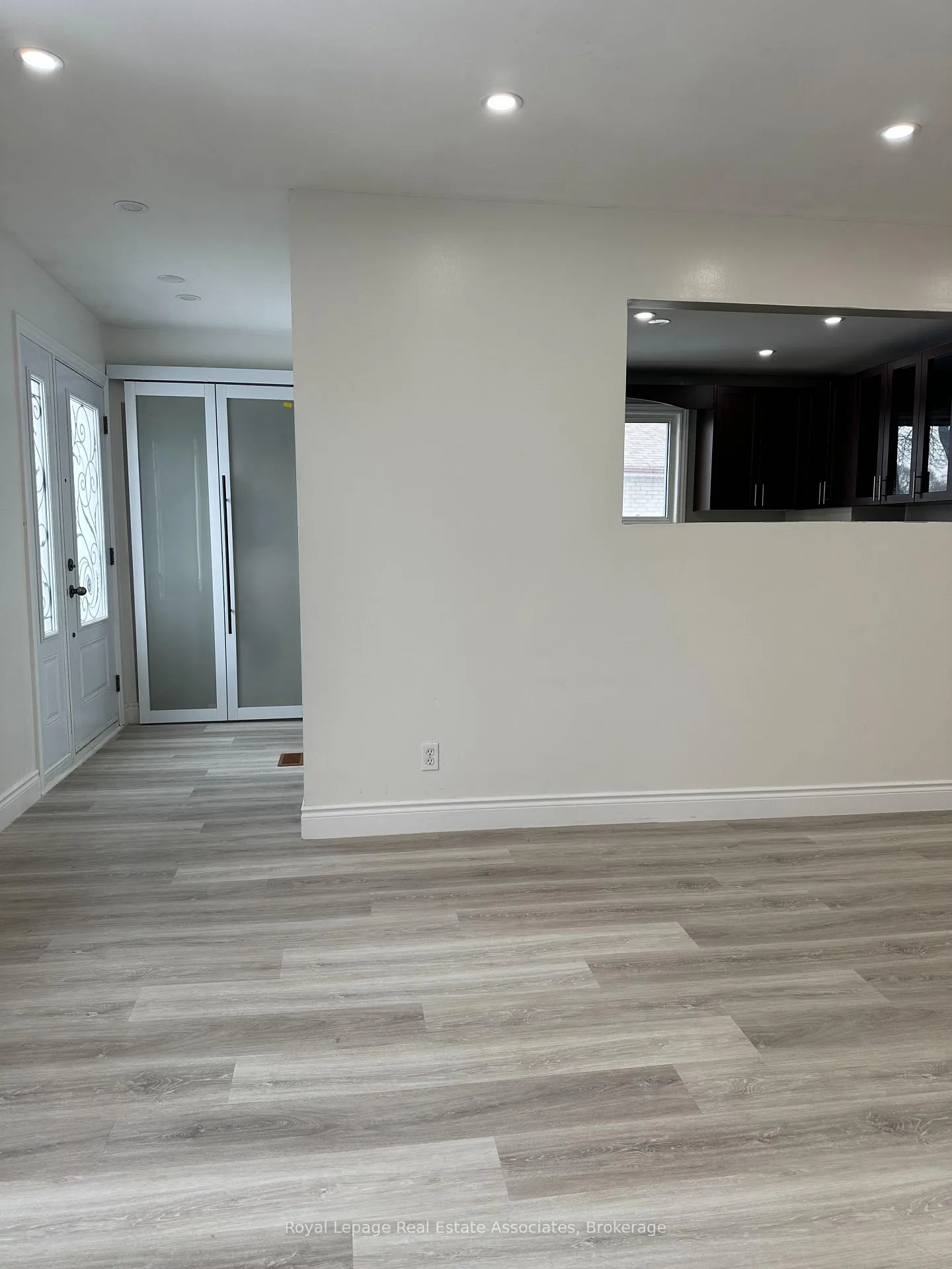 Photo 3 of Unit Main Floor, 25 Ashwood Crescent, Brampton, Avondale — HOMEH