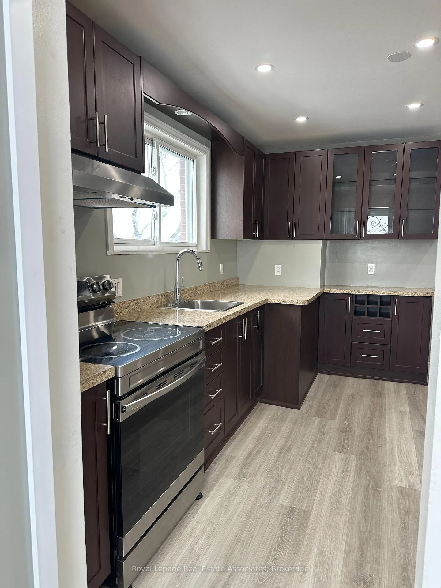 Photo 6 of Unit Main Floor, 25 Ashwood Crescent, Brampton, Avondale — HOMEH