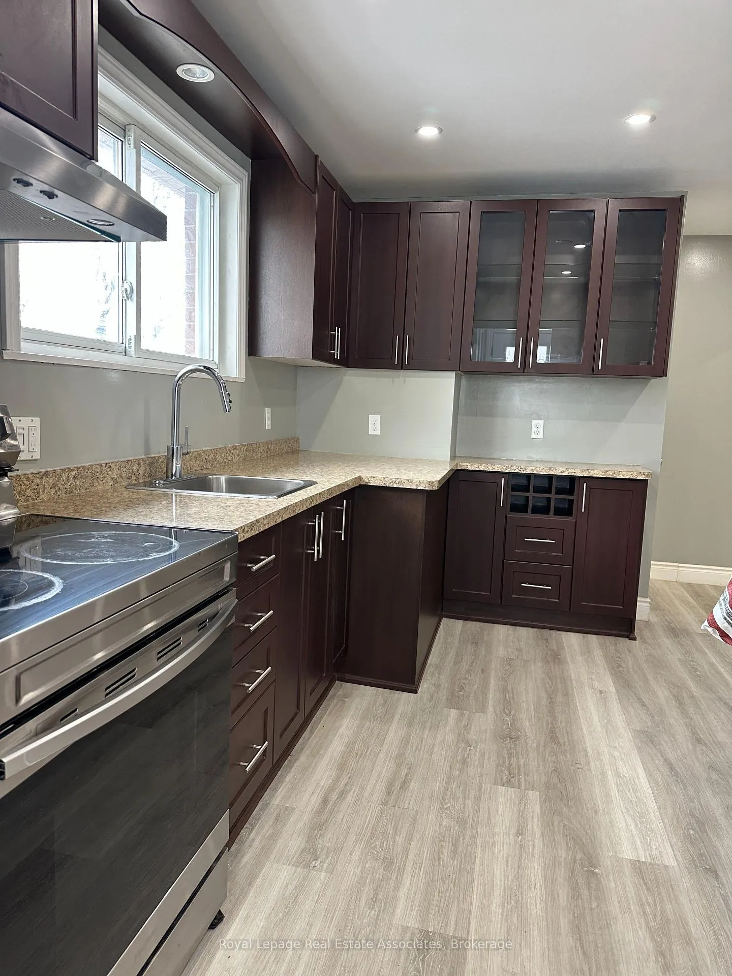 Photo 7 of Unit Main Floor, 25 Ashwood Crescent, Brampton, Avondale — HOMEH