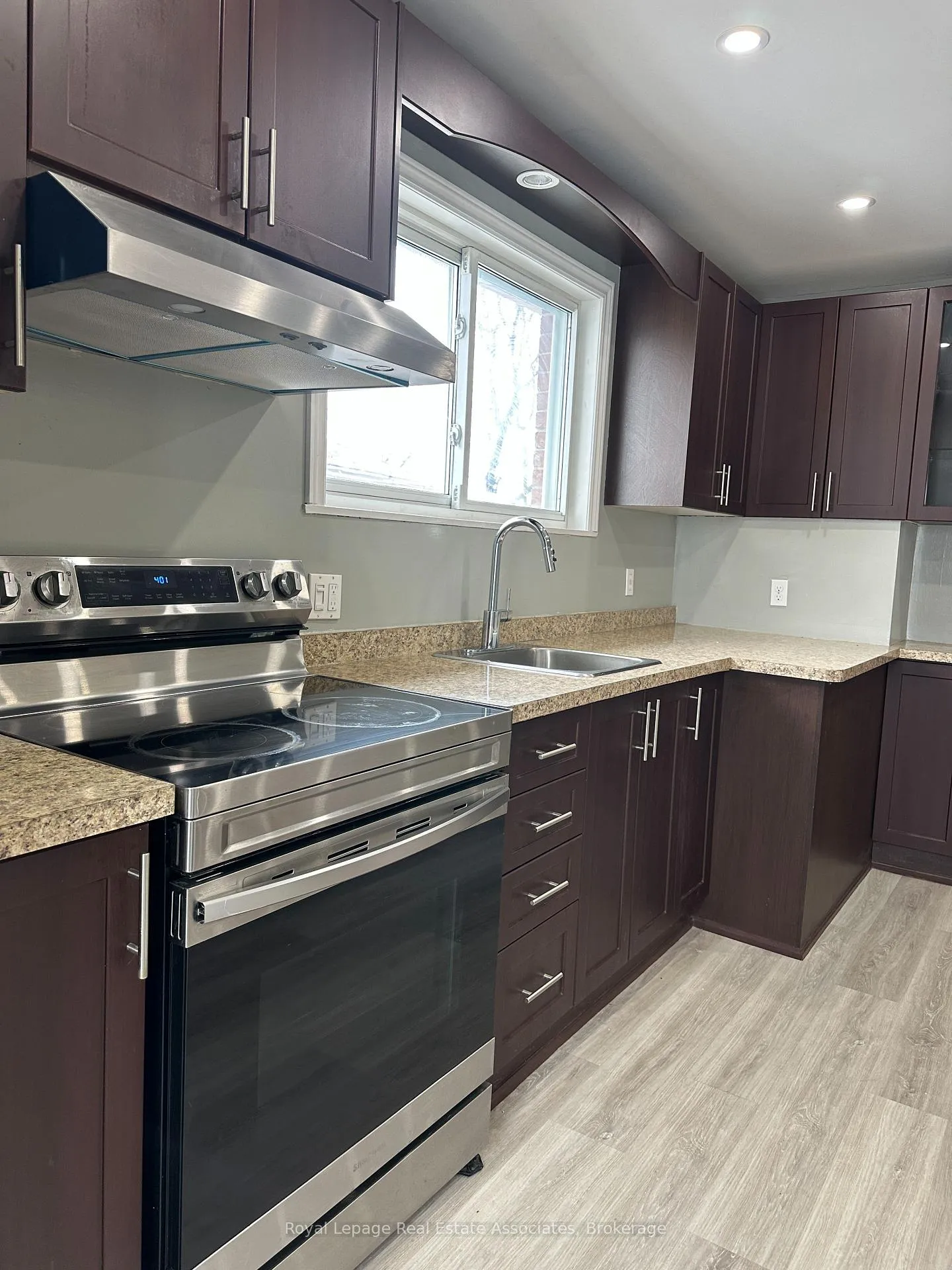 Photo 8 of Unit Main Floor, 25 Ashwood Crescent, Brampton, Avondale — HOMEH
