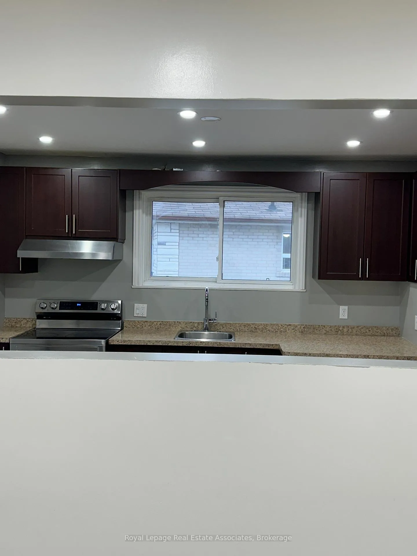 Photo 10 of Unit Main Floor, 25 Ashwood Crescent, Brampton, Avondale — HOMEH