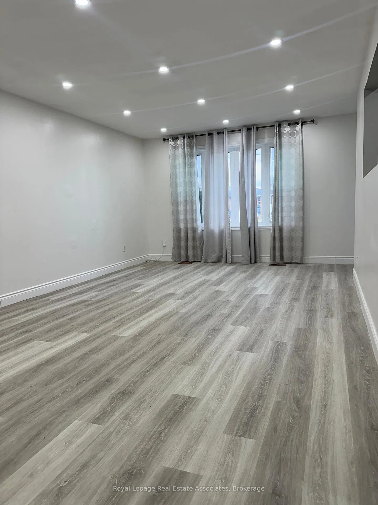Photo 11 of Unit Main Floor, 25 Ashwood Crescent, Brampton, Avondale — HOMEH