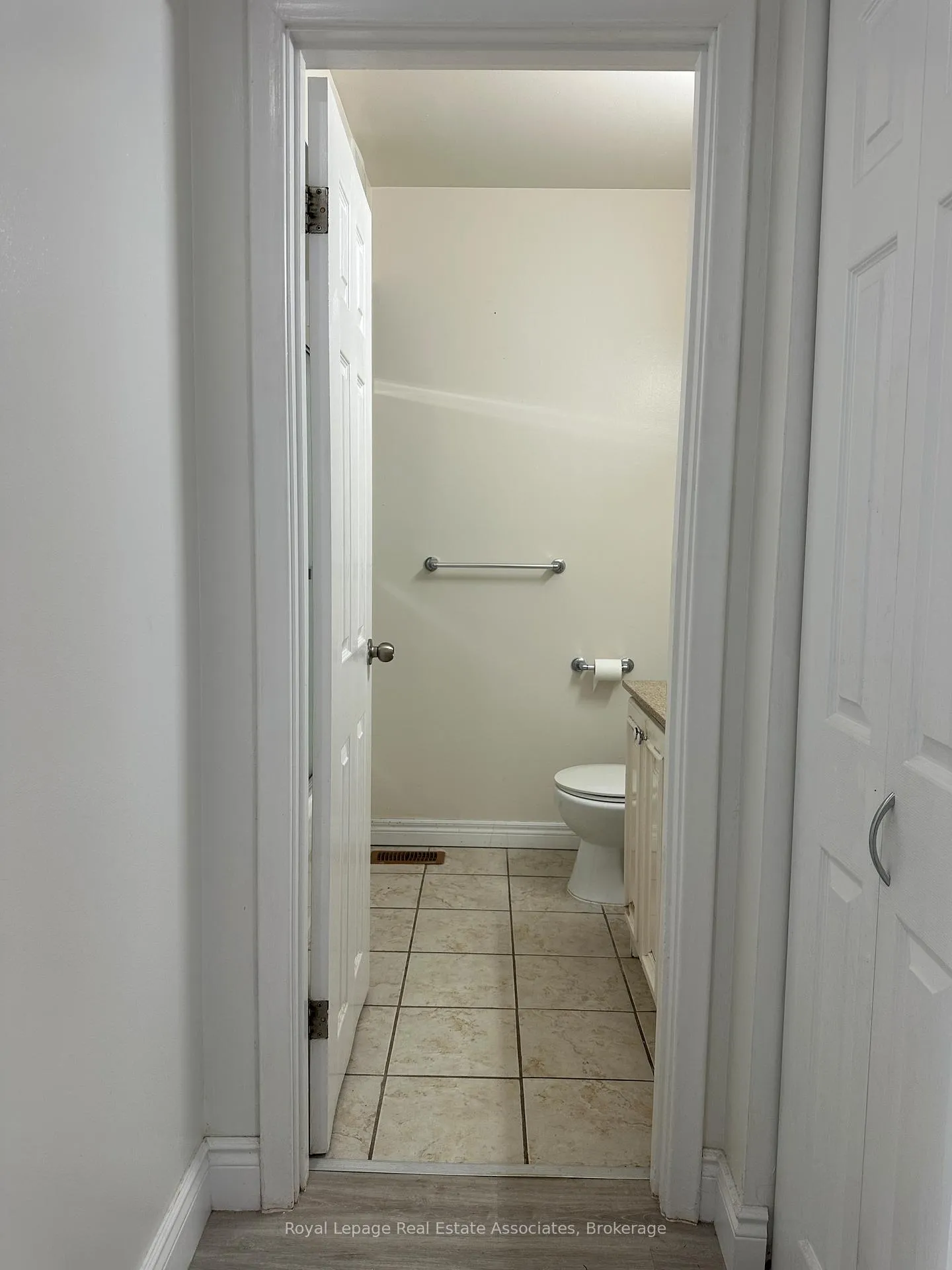 Photo 17 of Unit Main Floor, 25 Ashwood Crescent, Brampton, Avondale — HOMEH