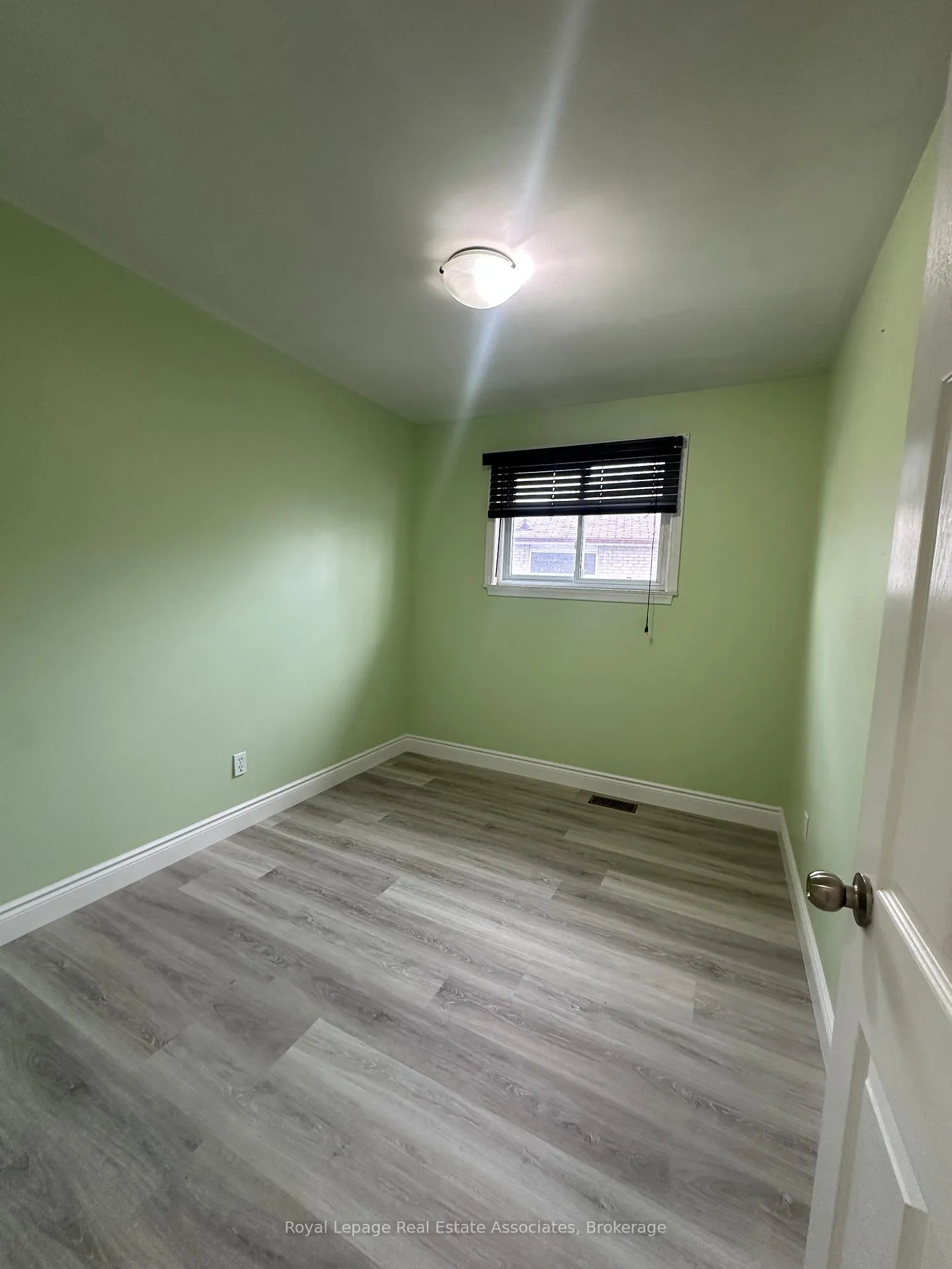 Photo 19 of Unit Main Floor, 25 Ashwood Crescent, Brampton, Avondale — HOMEH