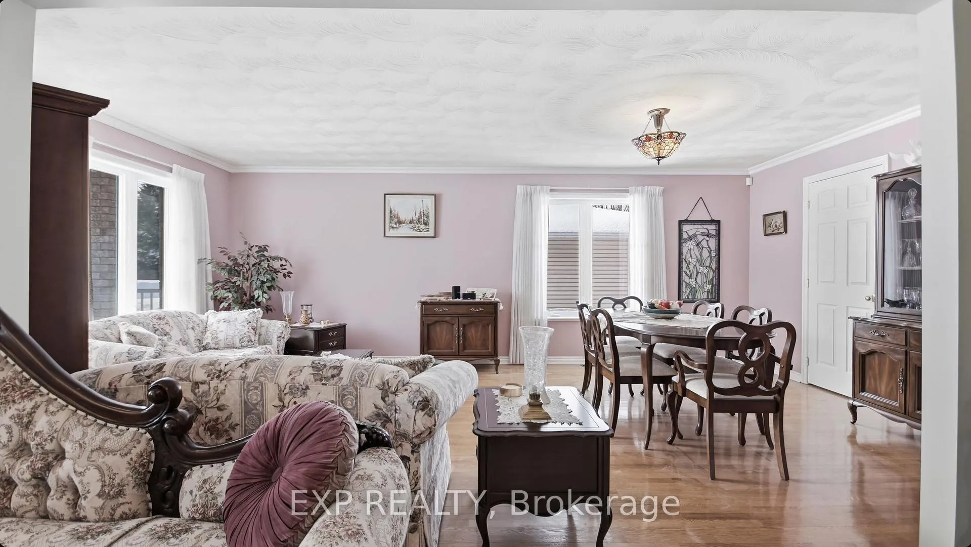 Photo 5 of 21 Chippewa Avenue, Ottawa, Meadowlands/St. Claire Gardens — HOMEH