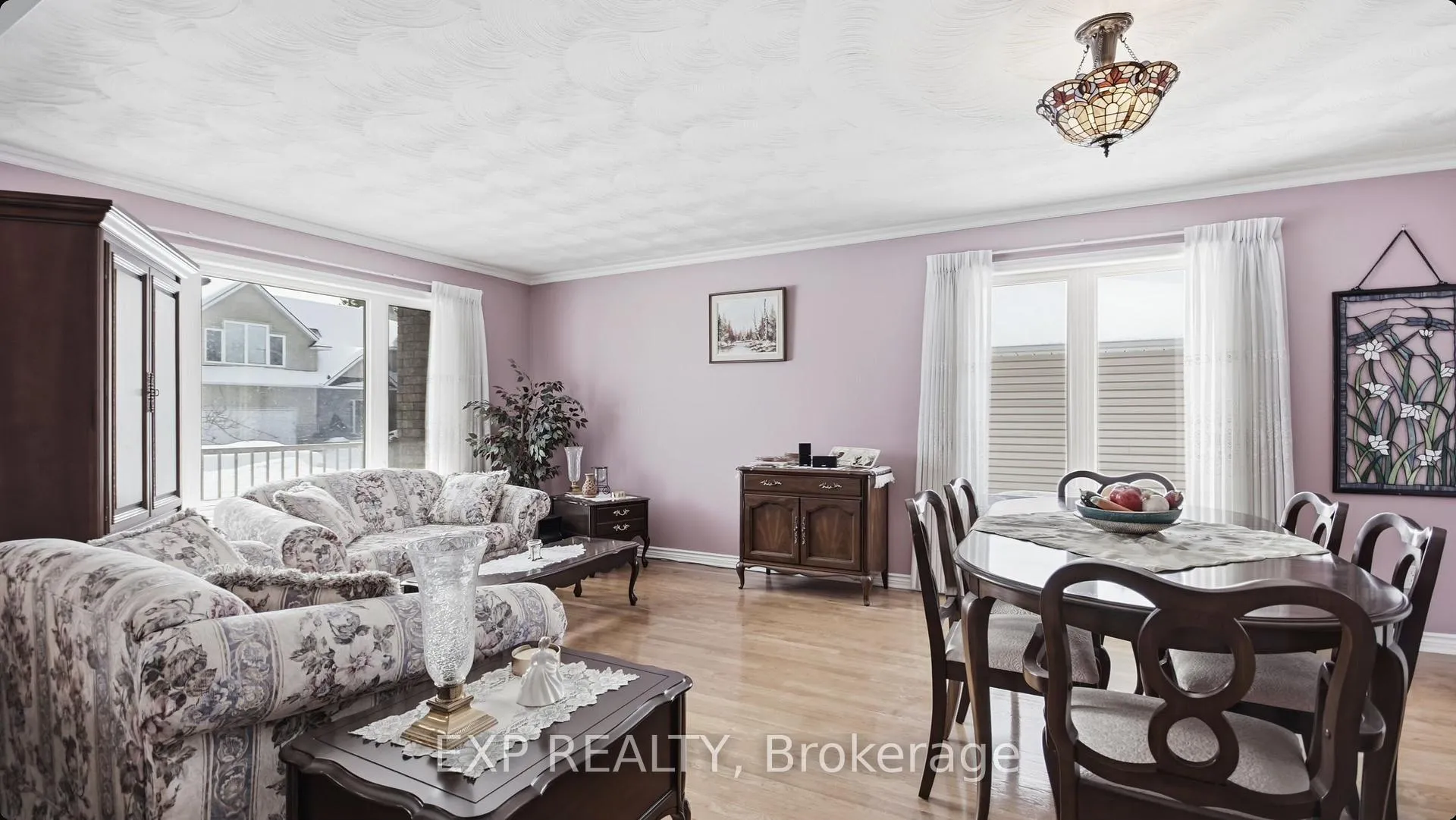Photo 6 of 21 Chippewa Avenue, Ottawa, Meadowlands/St. Claire Gardens — HOMEH