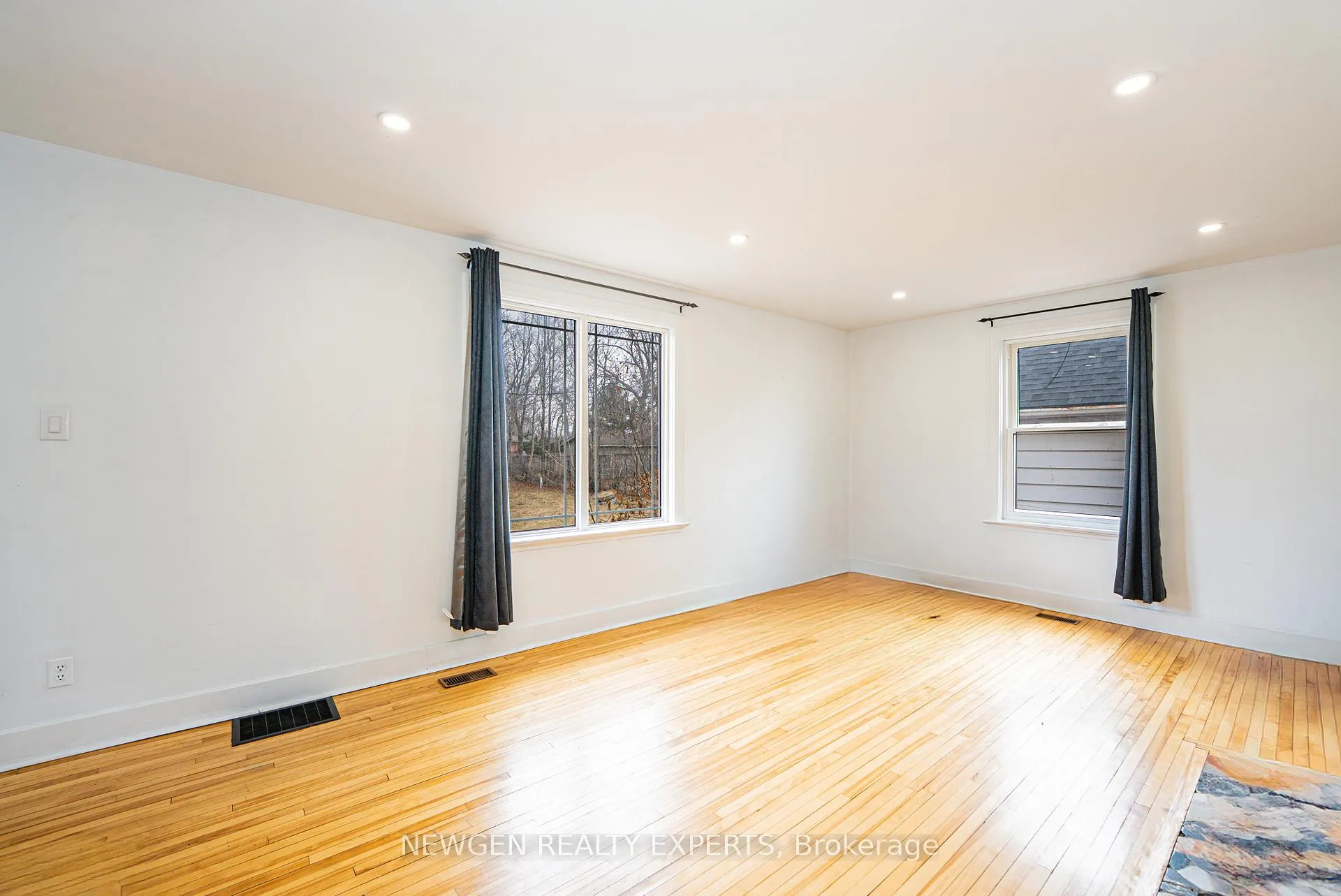 Photo 11 of 280 King George Road, Brantford — HOMEH