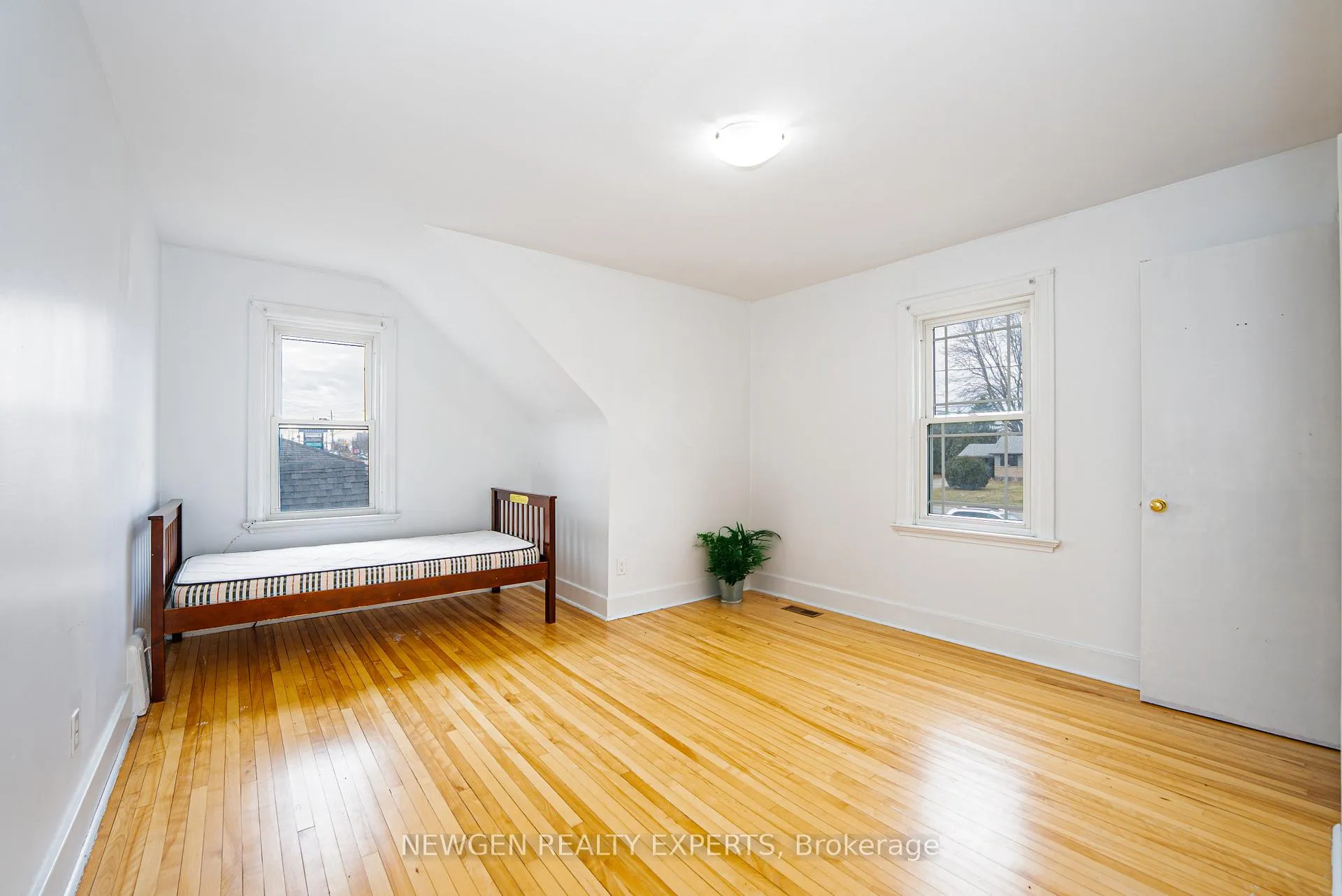 Photo 32 of 280 King George Road, Brantford — HOMEH