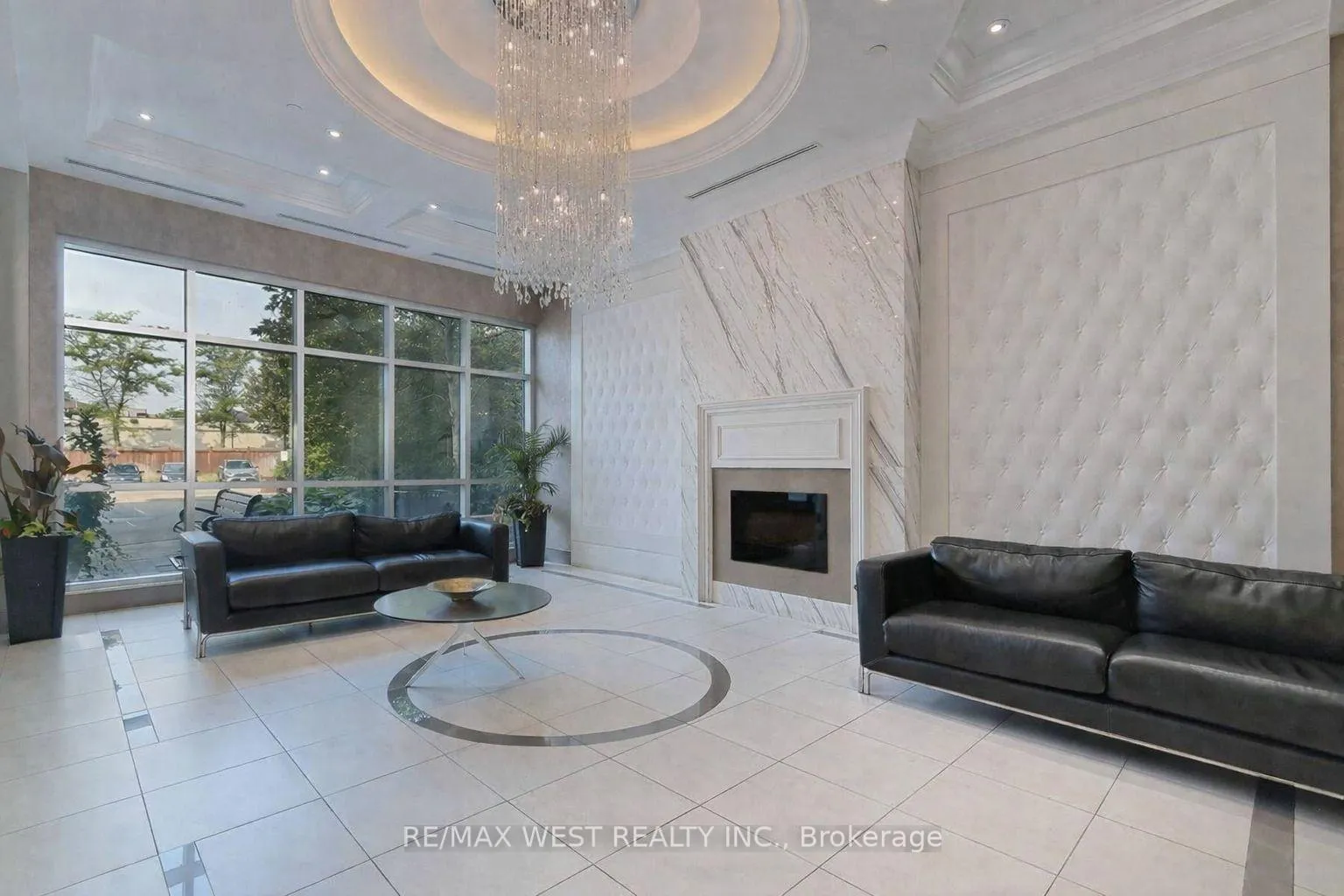 Photo 3 of Unit 232, 2396 Major MacKenzie Drive W, Vaughan, Maple — HOMEH
