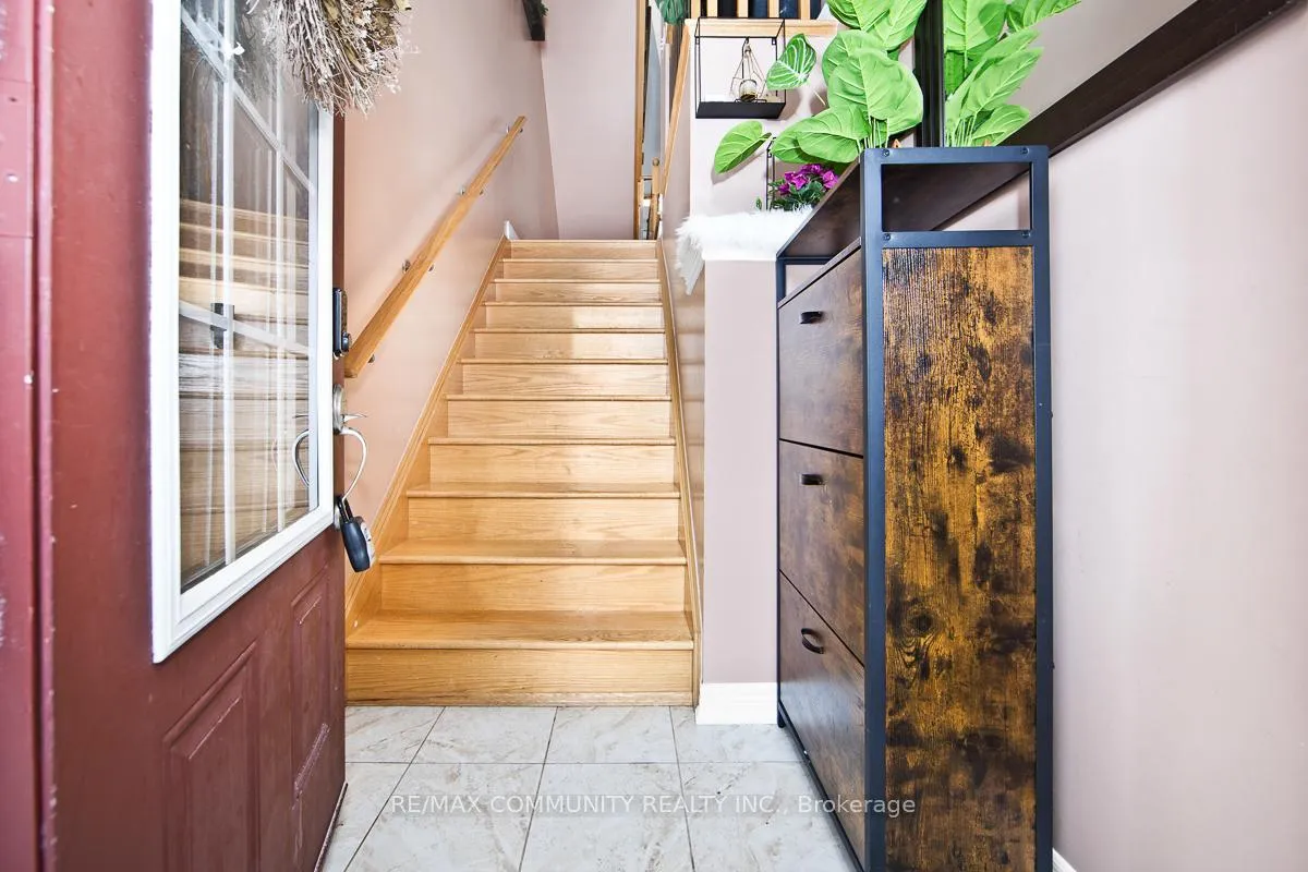 Photo 3 of 2462 Bromus Path, Oshawa, Windfields — HOMEH