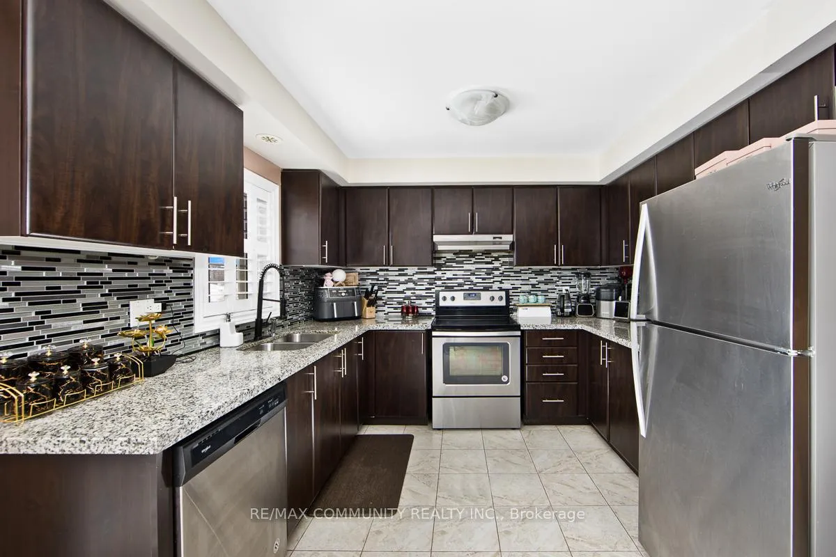 Photo 10 of 2462 Bromus Path, Oshawa, Windfields — HOMEH