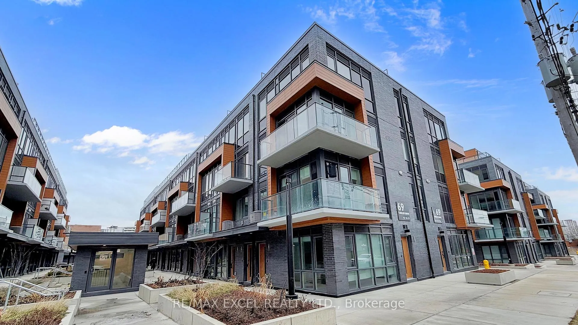 Photo 2 of Unit 115, 69 Curlew Drive, North York, Parkwoods-Donalda — HOMEH
