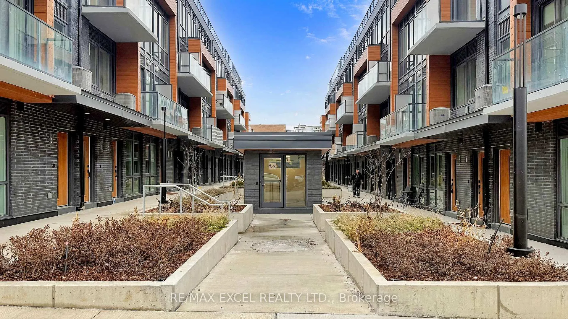 Photo 4 of Unit 115, 69 Curlew Drive, North York, Parkwoods-Donalda — HOMEH