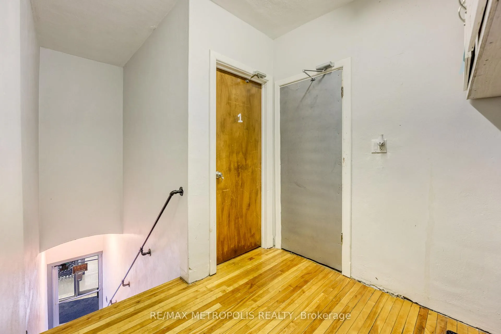Photo 3 of Unit #1 Upper, 1548 St. Clair Parkway, St. Clair — HOMEH