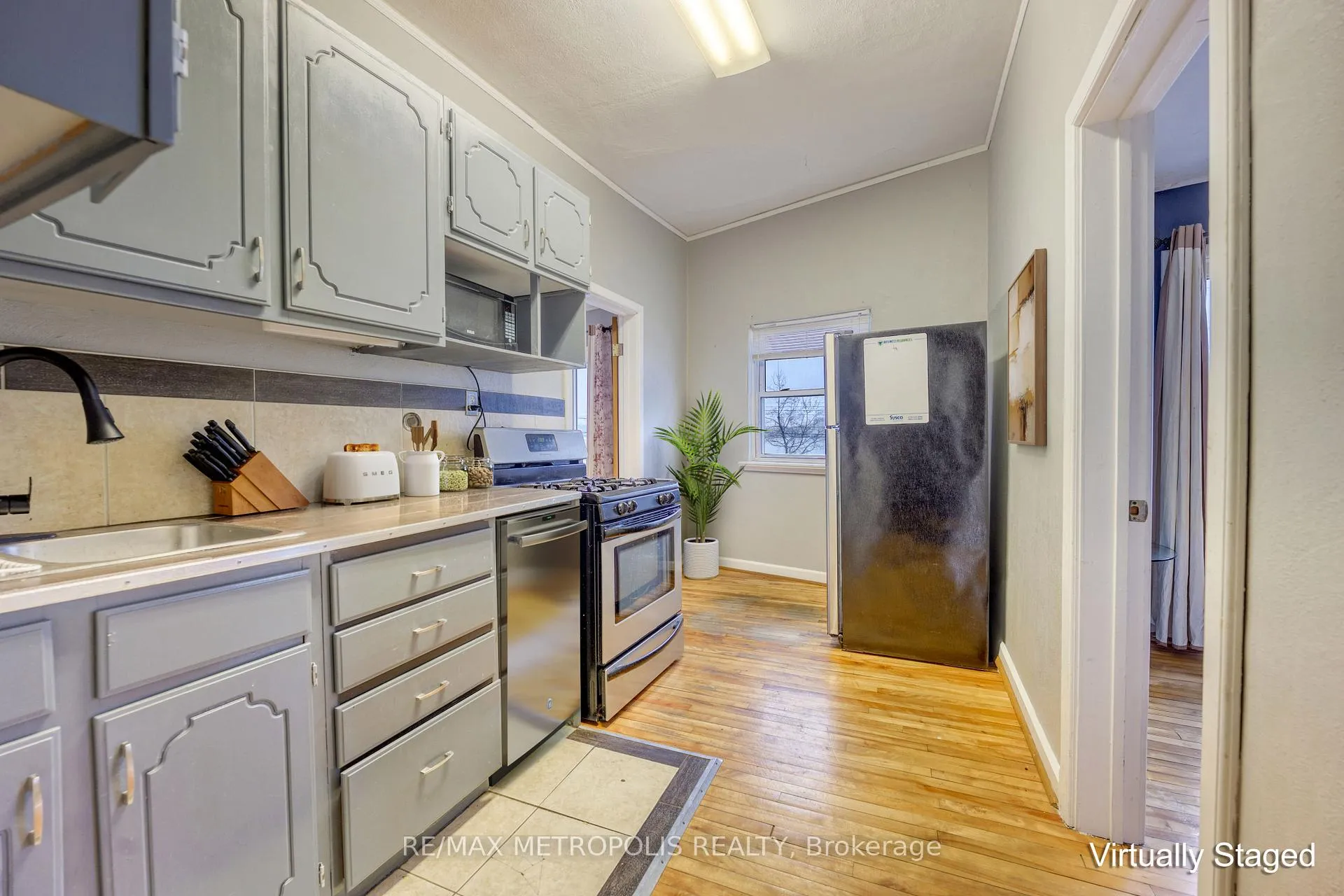 Photo 4 of Unit #1 Upper, 1548 St. Clair Parkway, St. Clair — HOMEH