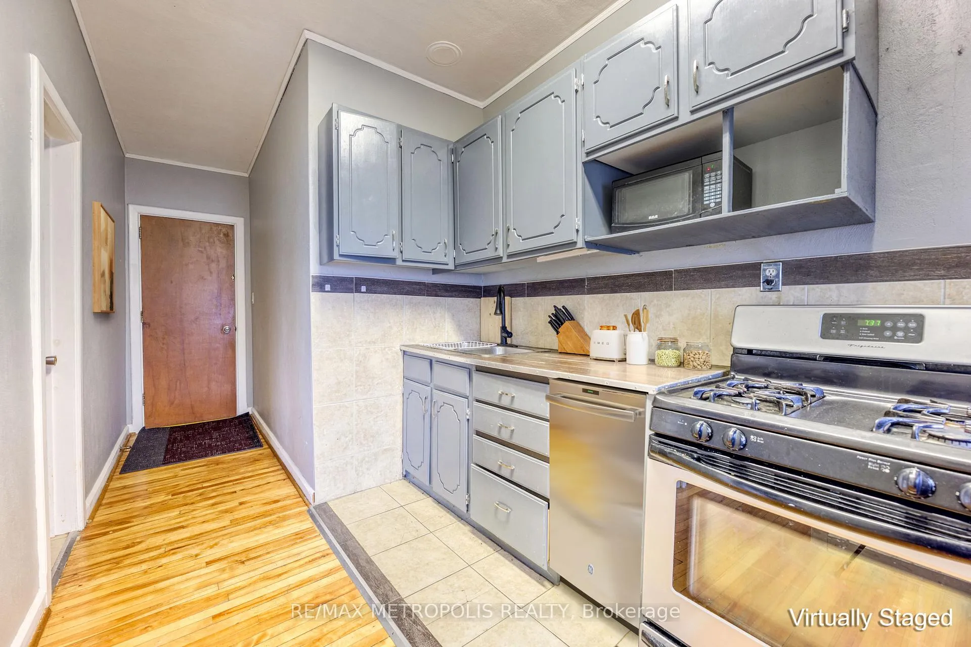 Photo 5 of Unit #1 Upper, 1548 St. Clair Parkway, St. Clair — HOMEH