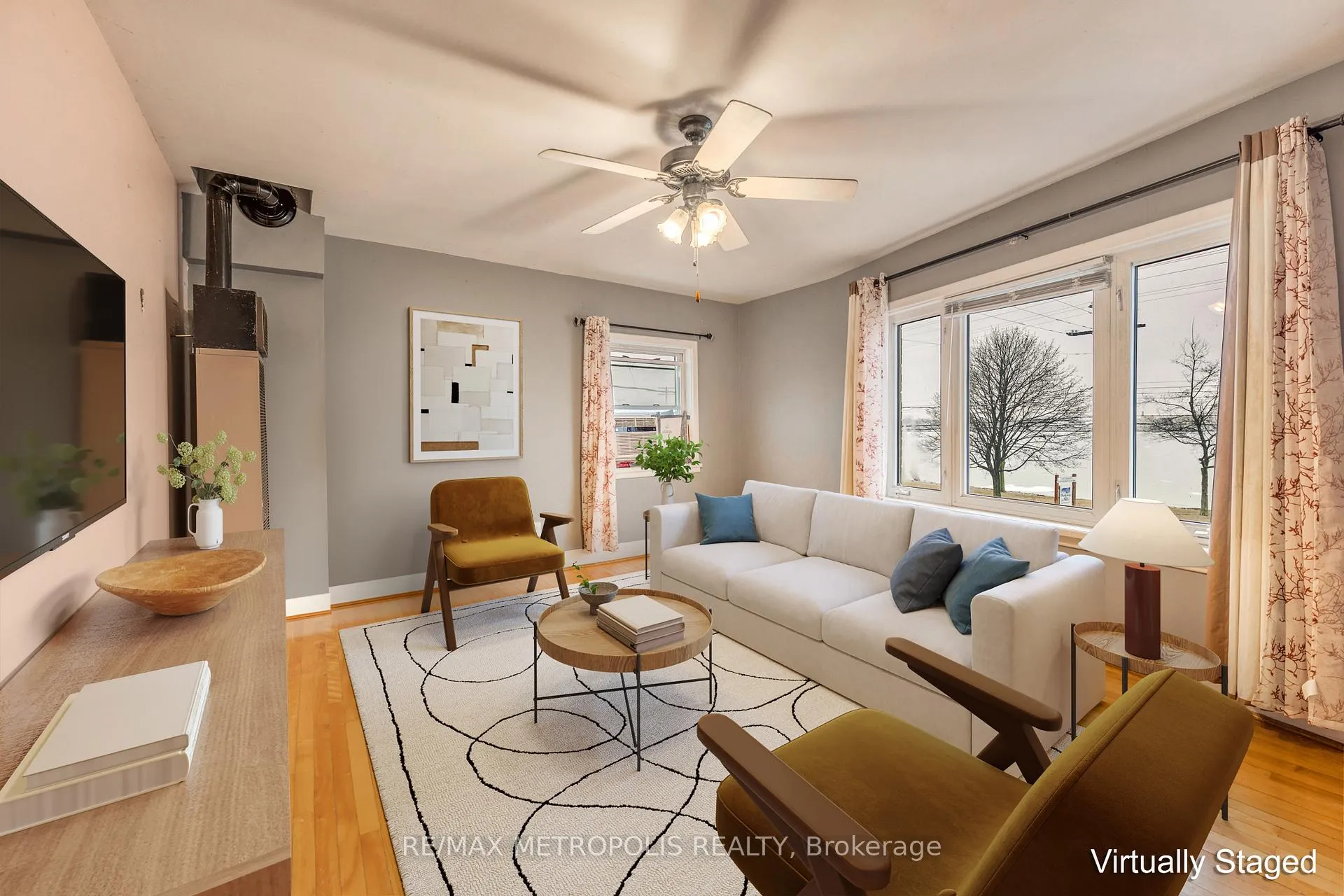 Photo 8 of Unit #1 Upper, 1548 St. Clair Parkway, St. Clair — HOMEH
